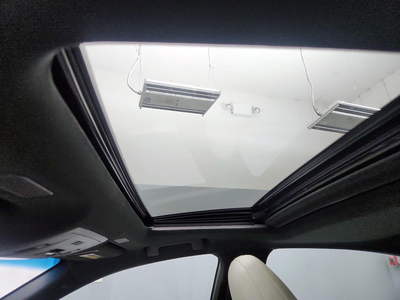 Sunroof(s) & Overhead Airbags