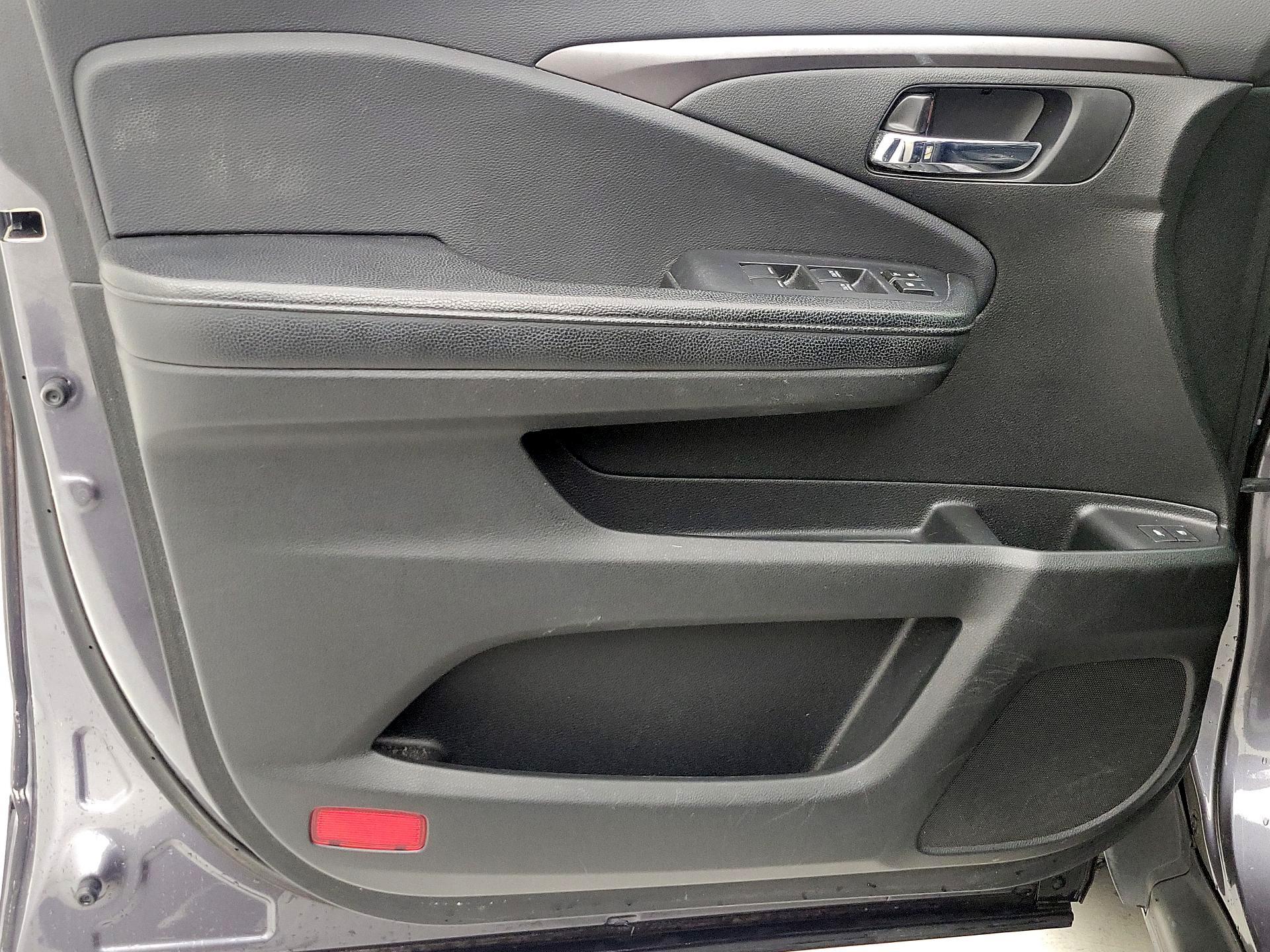 Thumbnail: 2016 Honda Pilot - 12