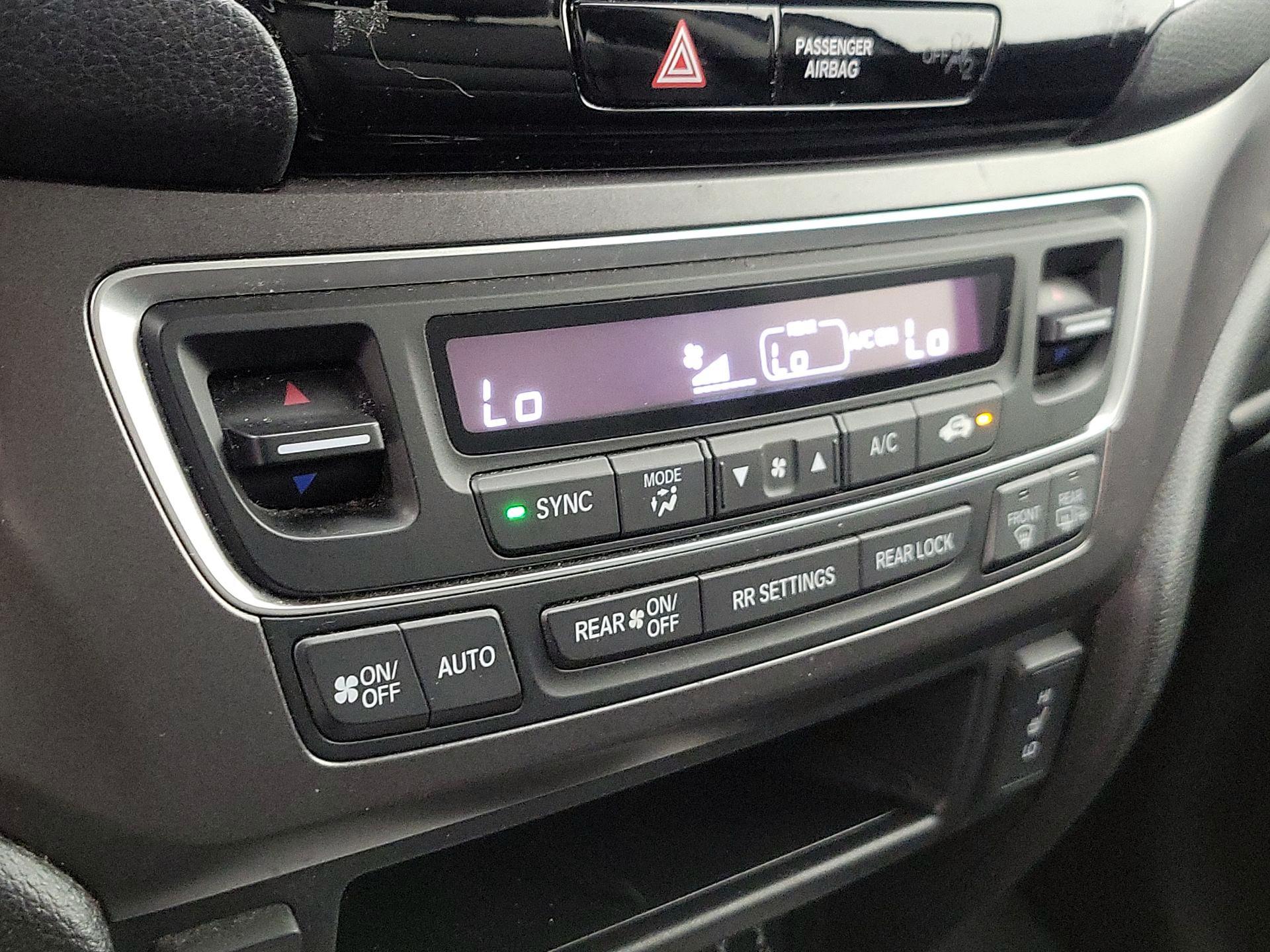 Thumbnail: 2016 Honda Pilot - 16