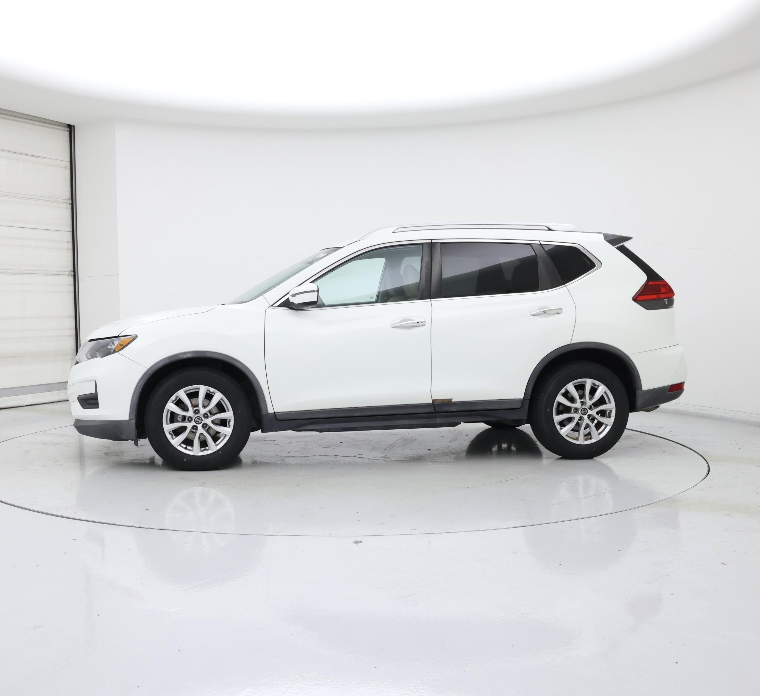 Thumbnail: 2017 Nissan Rogue - 3