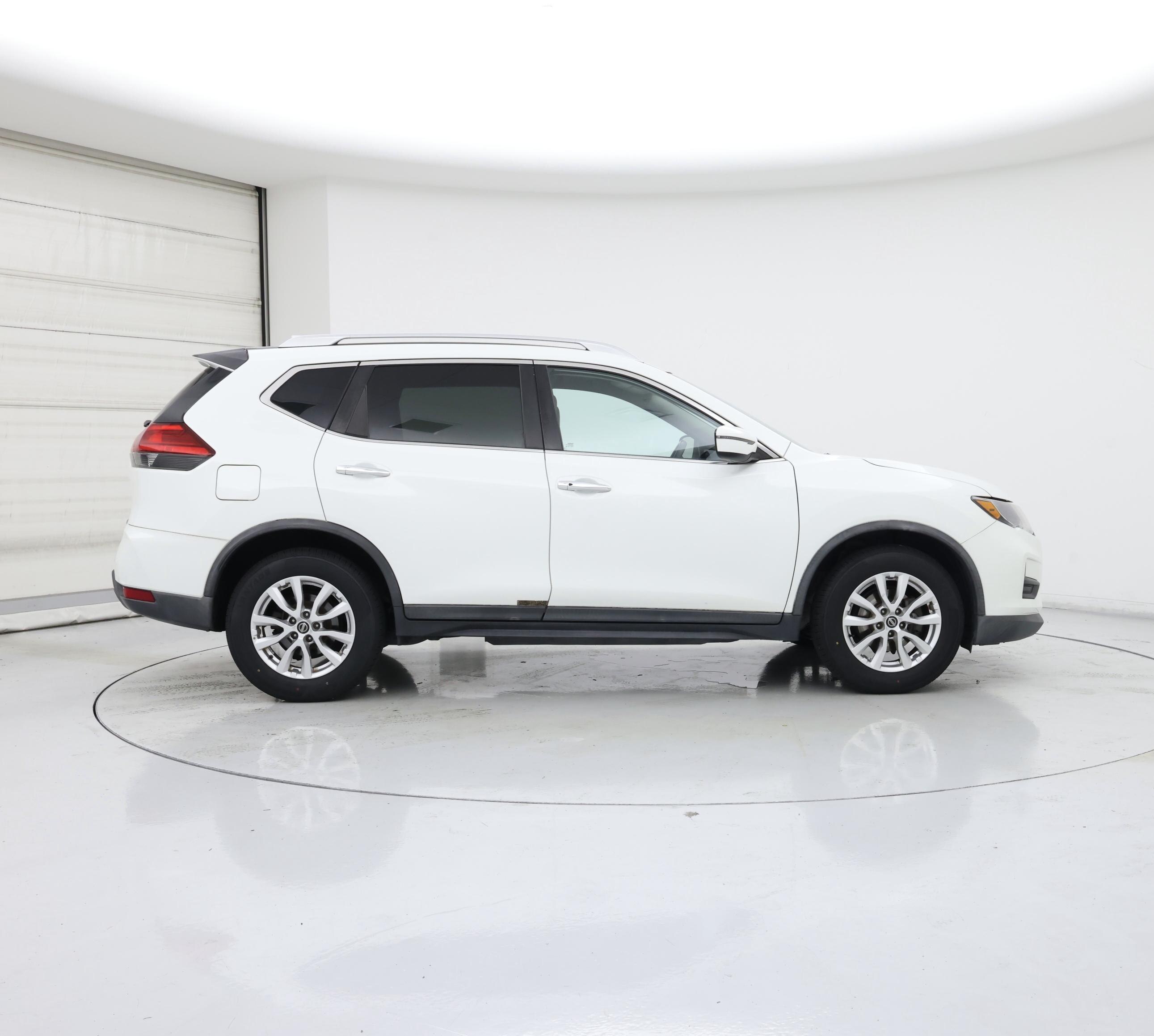 Thumbnail: 2017 Nissan Rogue - 7