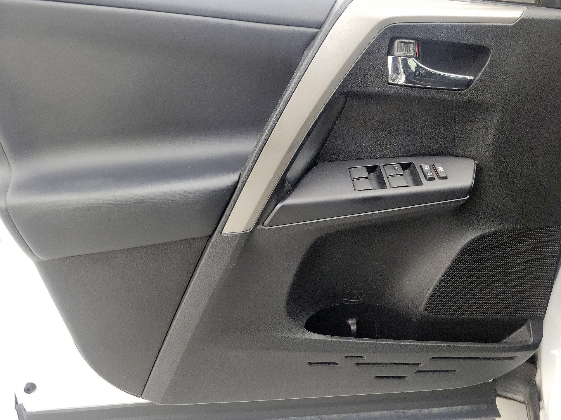 Thumbnail: 2018 Toyota RAV4 - 12