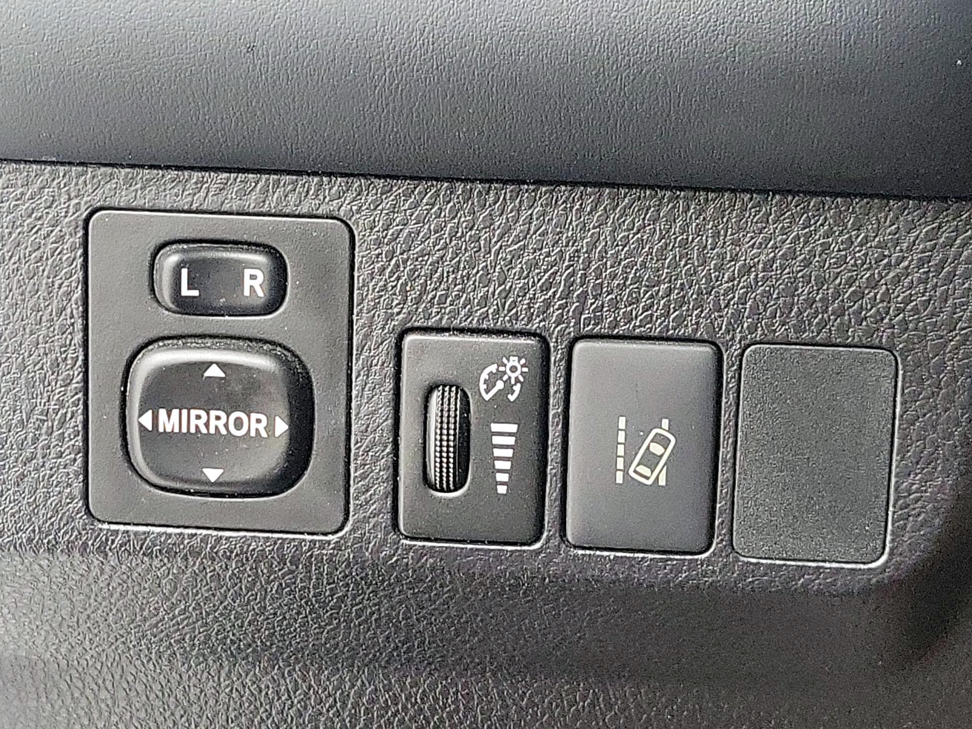 Thumbnail: 2018 Toyota RAV4 - 13