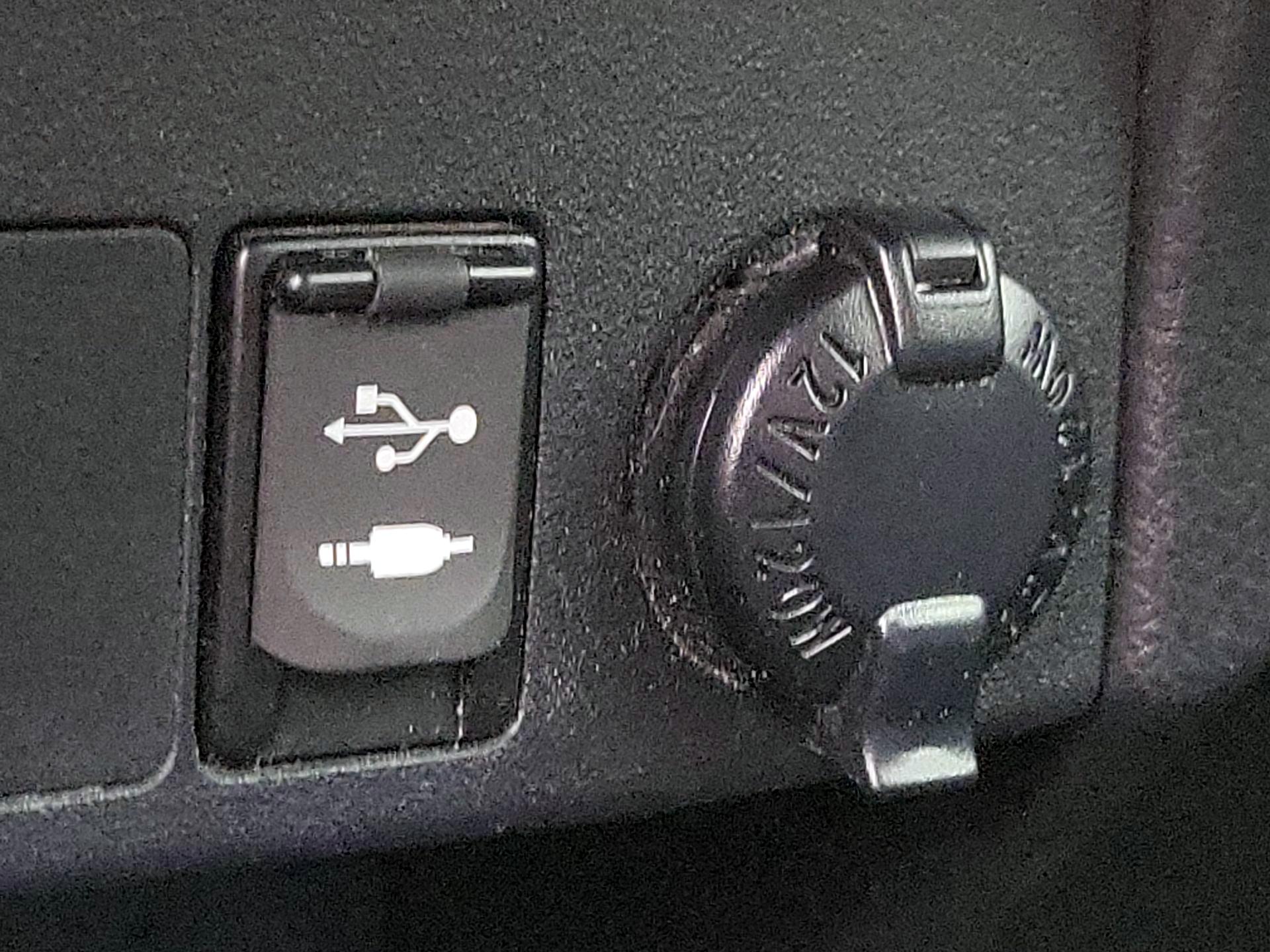 Thumbnail: 2018 Toyota RAV4 - 18