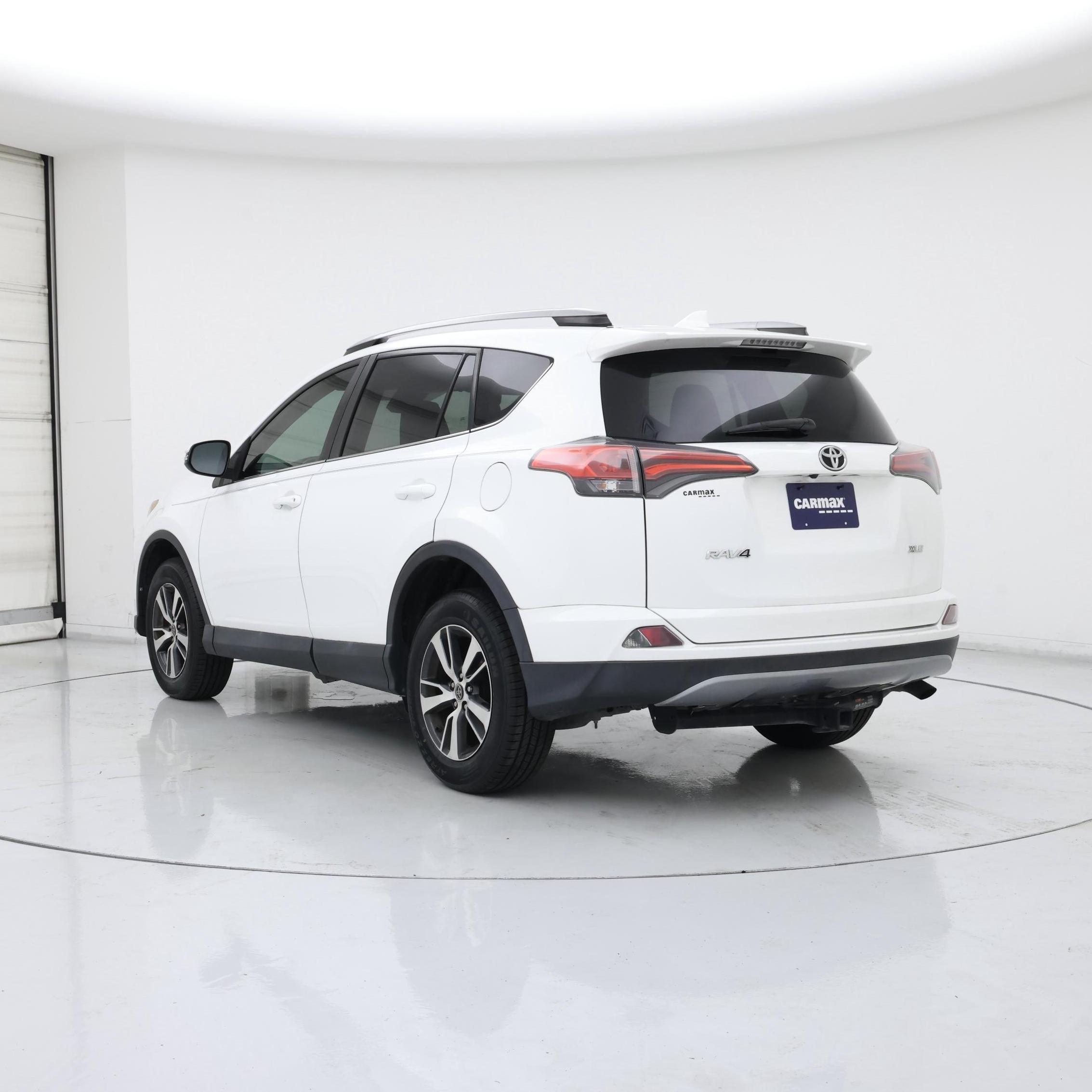 Thumbnail: 2018 Toyota RAV4 - 2