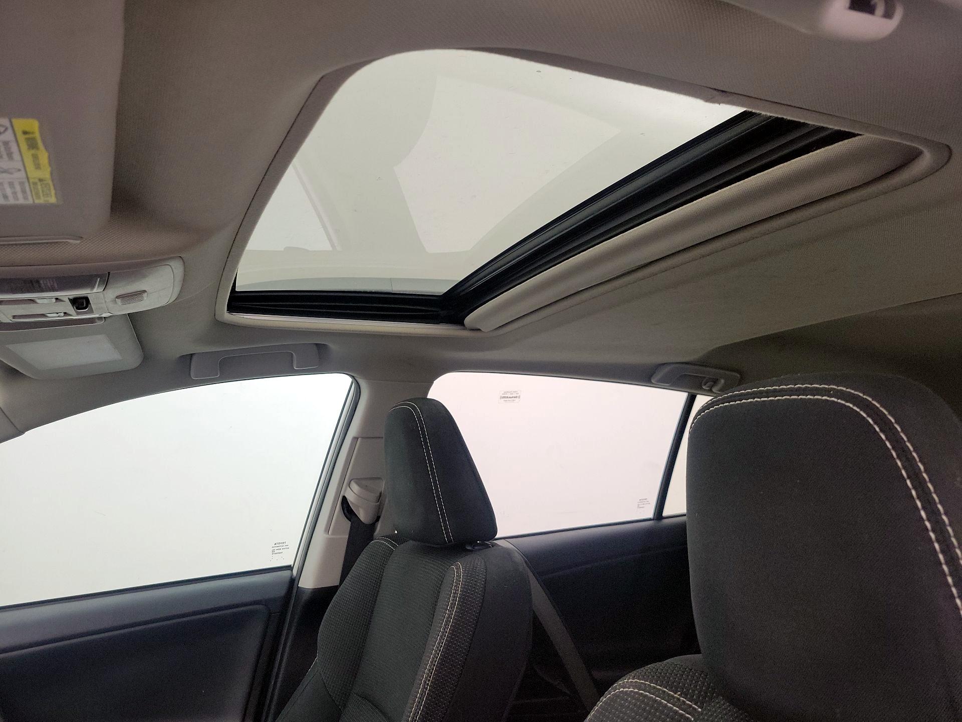 Thumbnail: 2018 Toyota RAV4 - 19