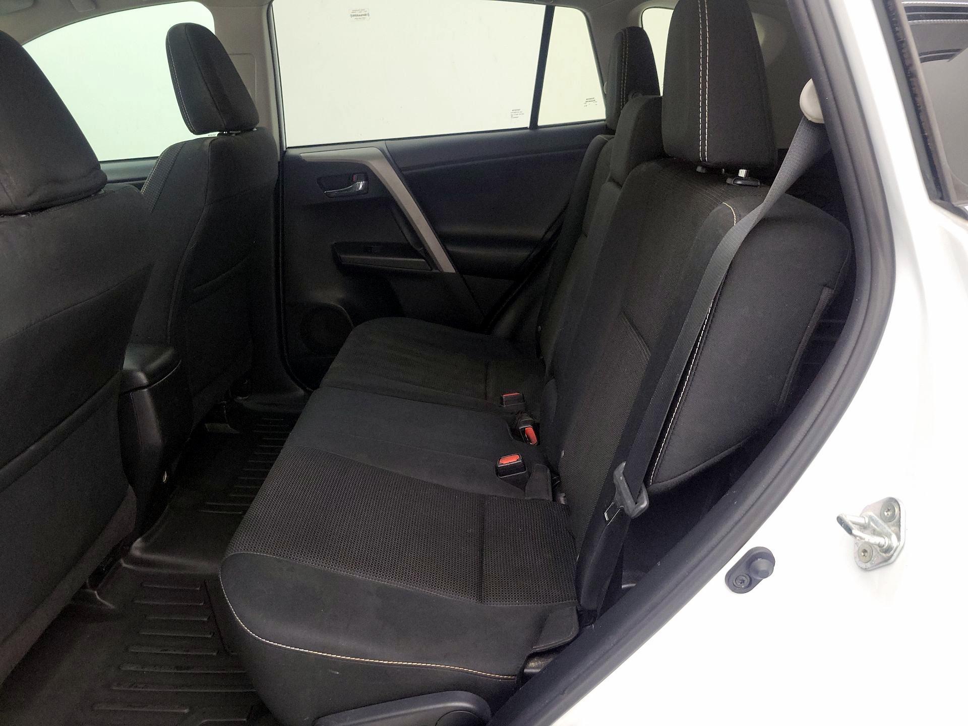 Thumbnail: 2018 Toyota RAV4 - 20