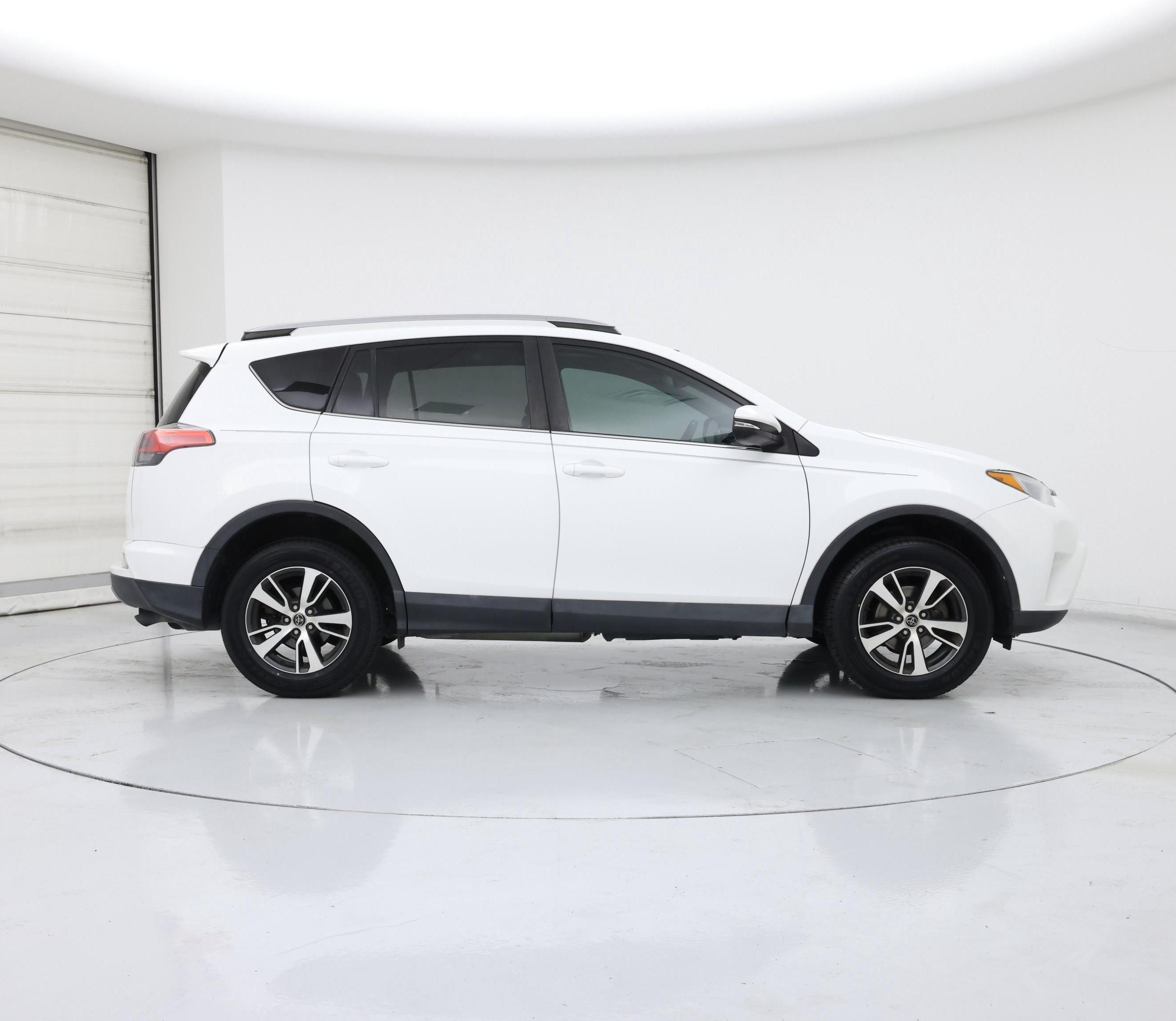 Thumbnail: 2018 Toyota RAV4 - 7