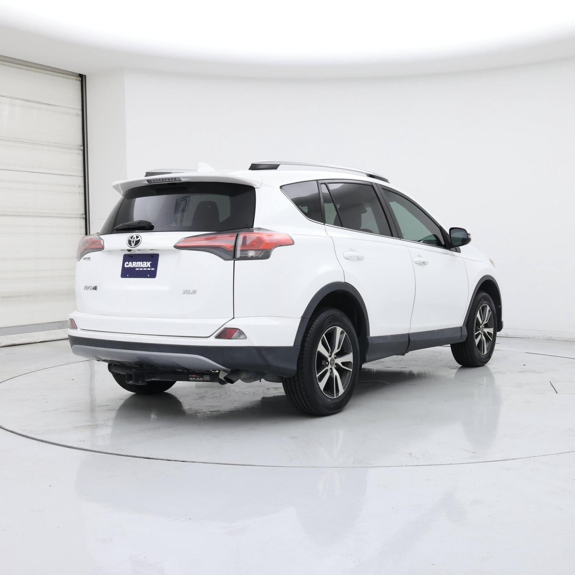 Thumbnail: 2018 Toyota RAV4 - 8