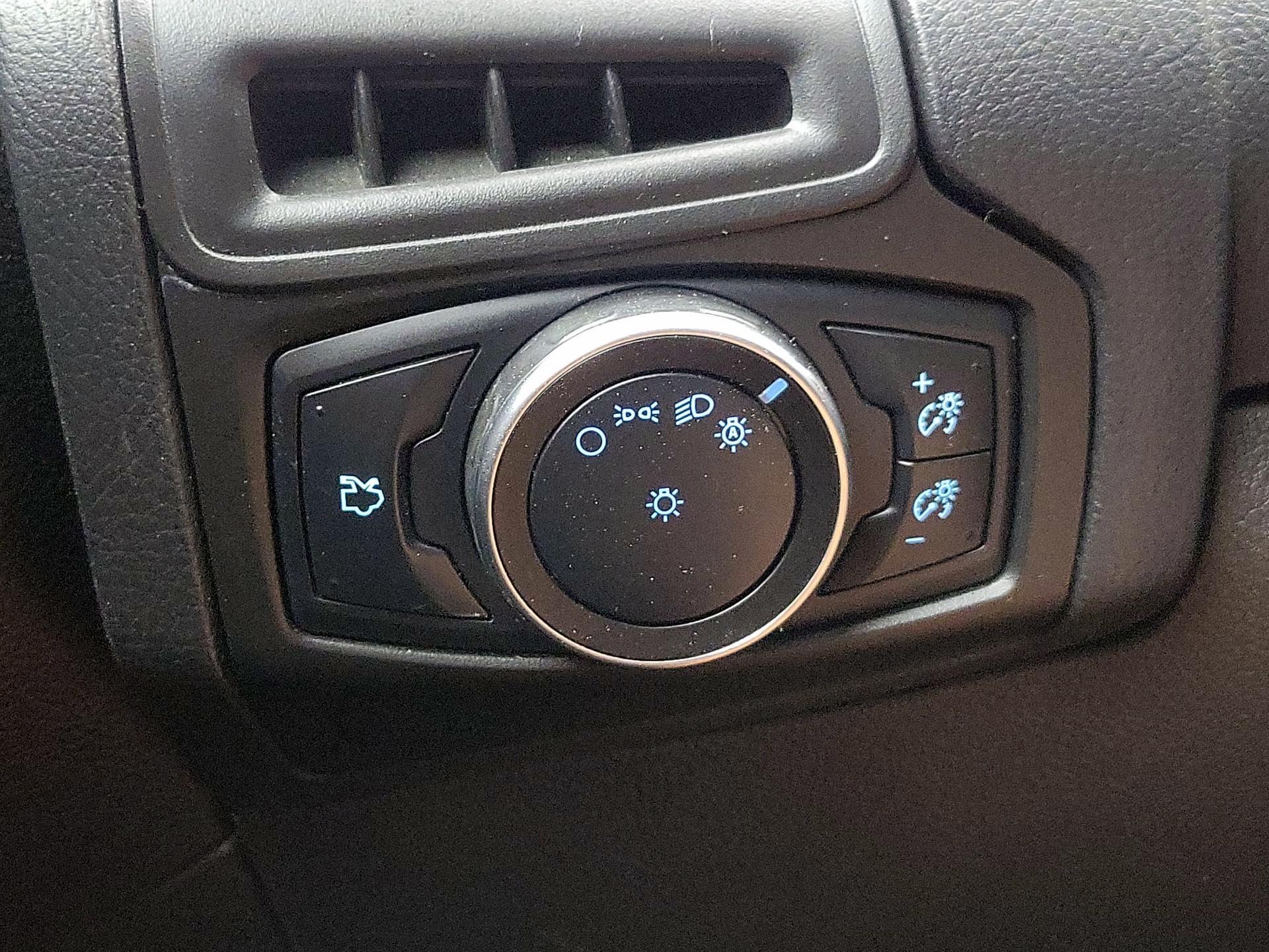 Thumbnail: 2016 Ford Focus - 13