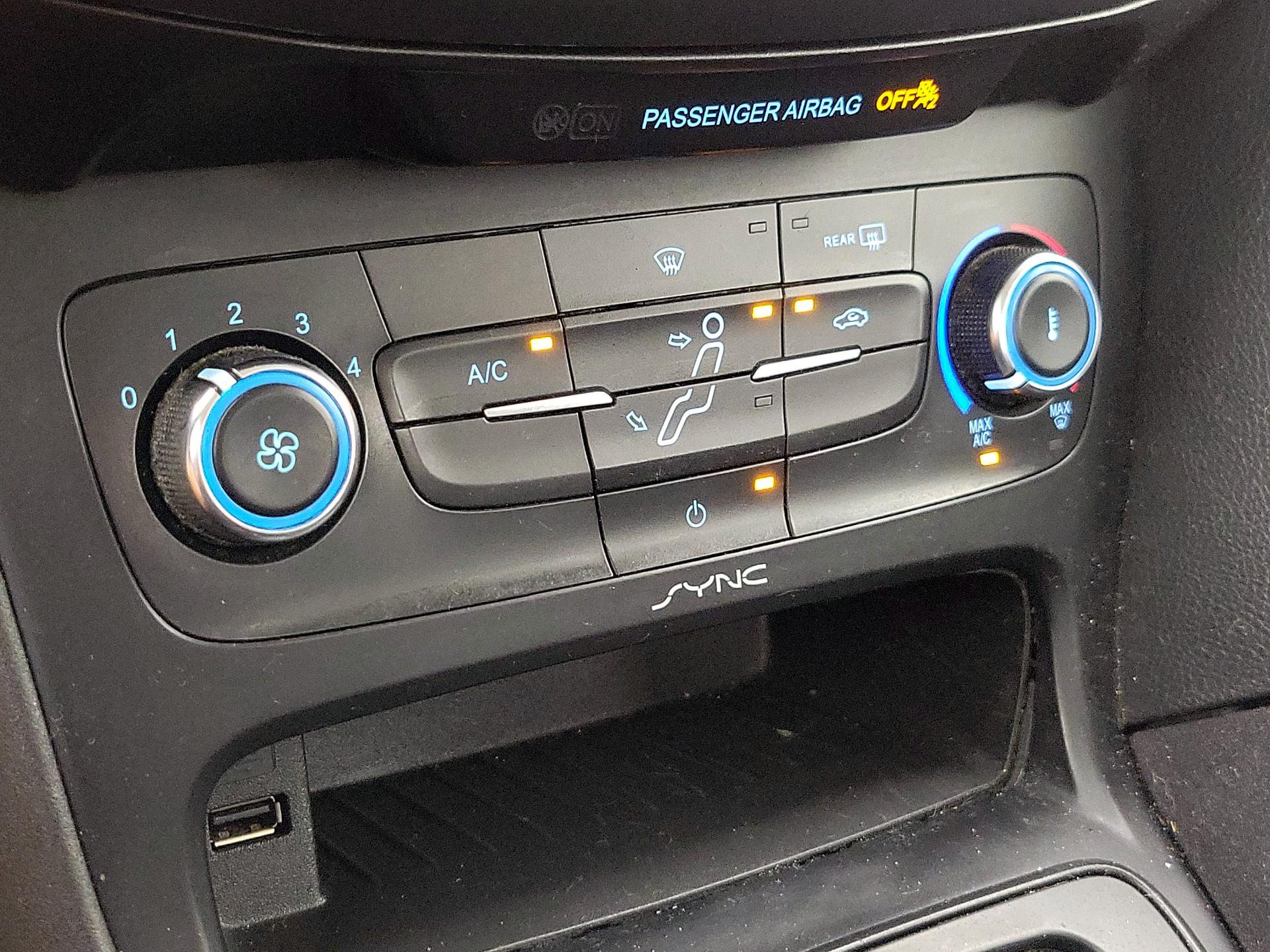 Thumbnail: 2016 Ford Focus - 16