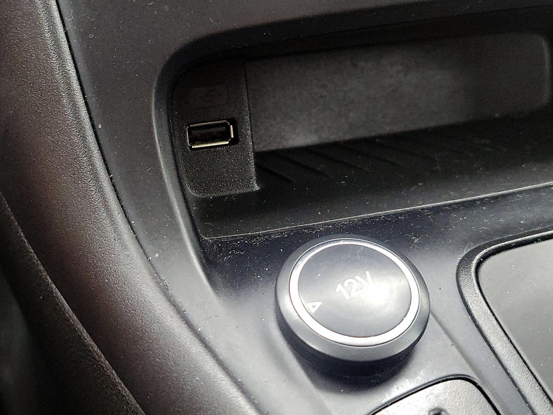 Thumbnail: 2016 Ford Focus - 18