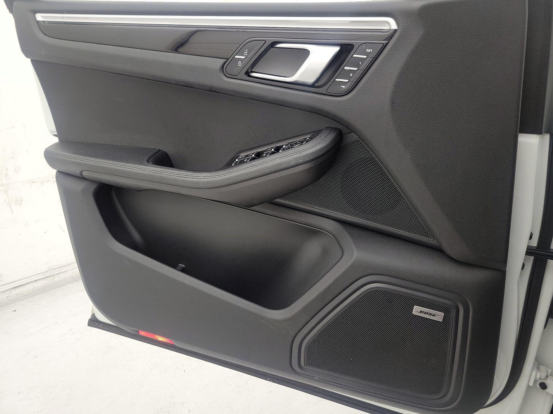 Thumbnail: 2021 Porsche Macan - 12