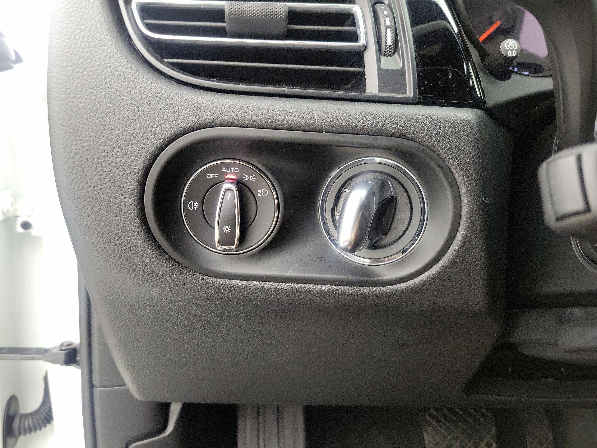 Thumbnail: 2021 Porsche Macan - 13