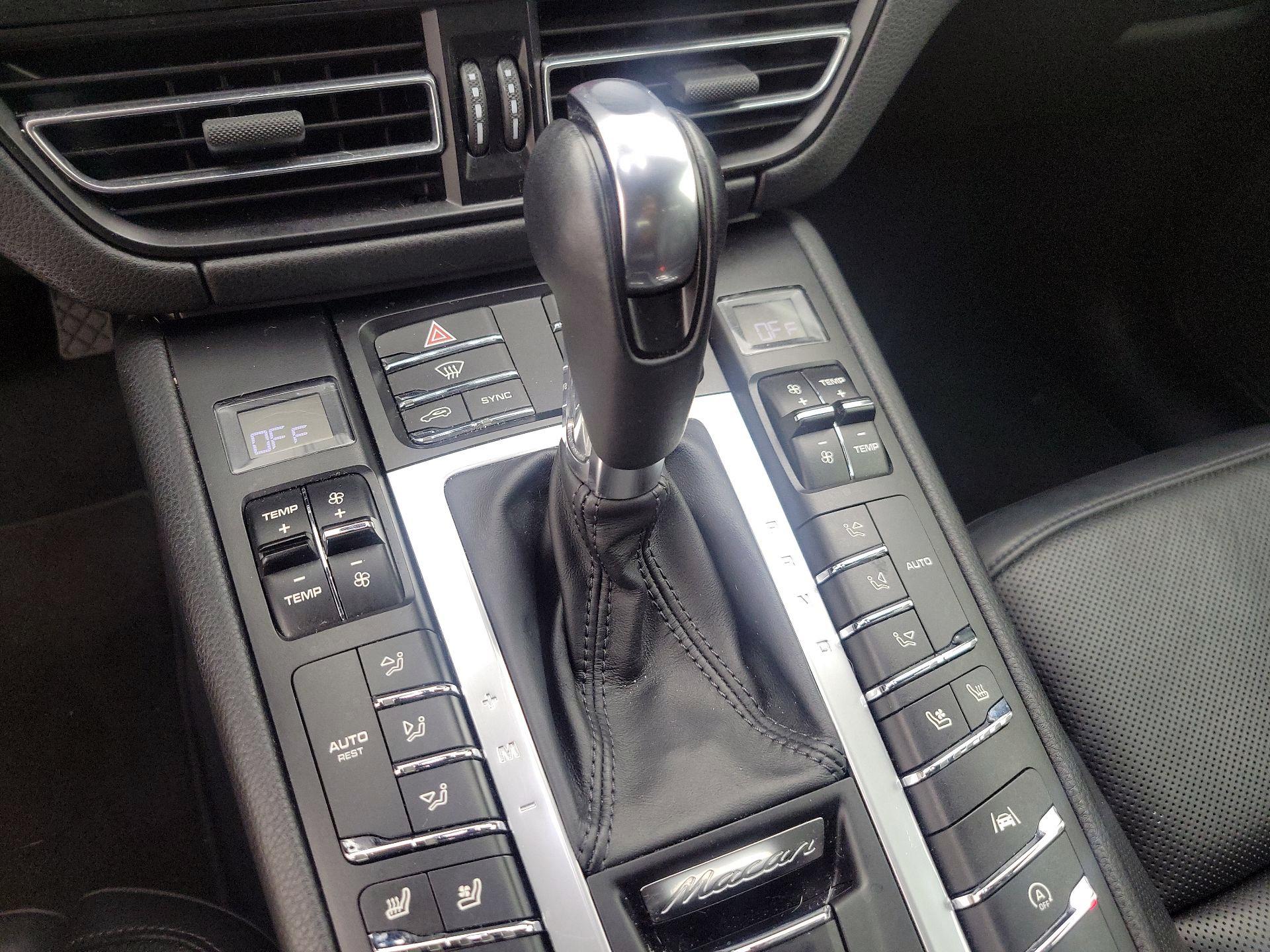 Thumbnail: 2021 Porsche Macan - 18