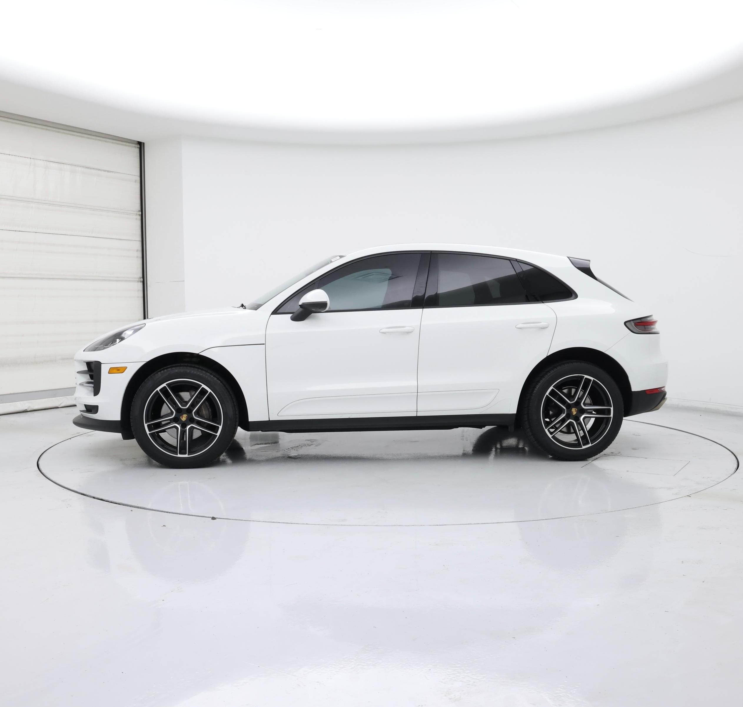 Thumbnail: 2021 Porsche Macan - 3