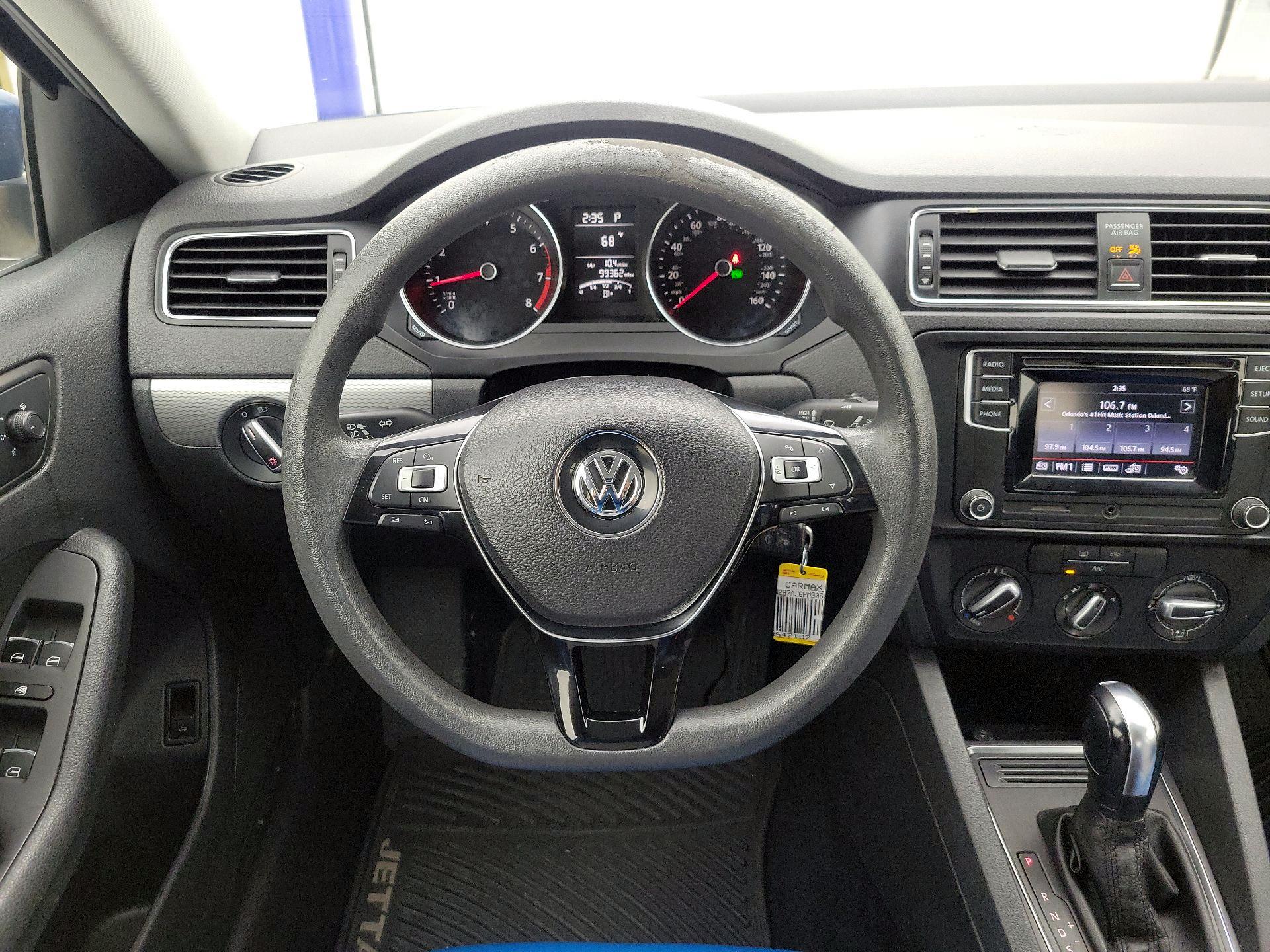 Thumbnail: 2017 Volkswagen Jetta - 10