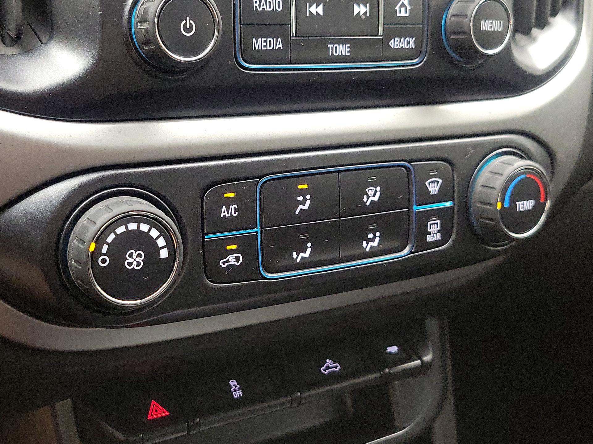 Thumbnail: 2015 Chevrolet Colorado - 16