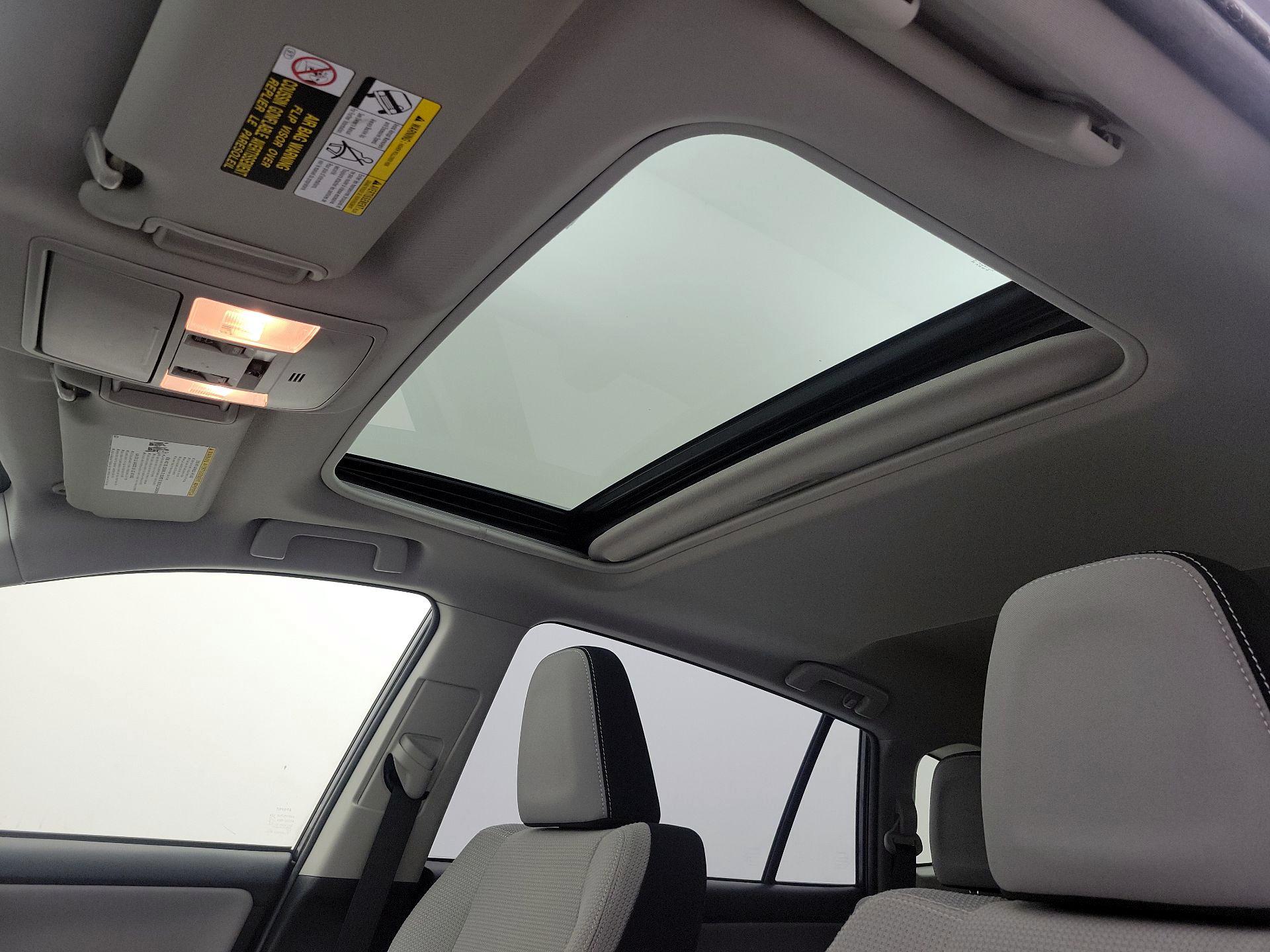 Thumbnail: 2018 Toyota RAV4 - 20