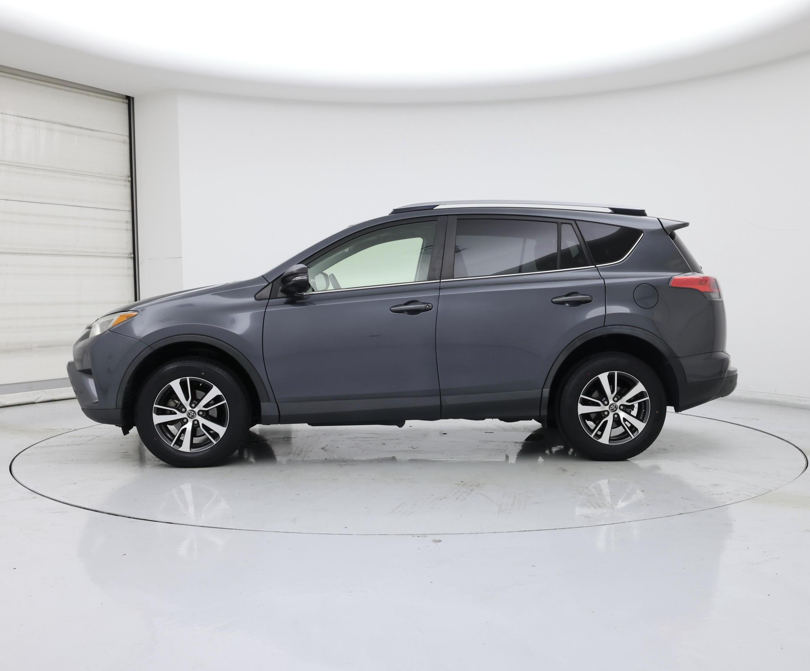 Thumbnail: 2018 Toyota RAV4 - 3