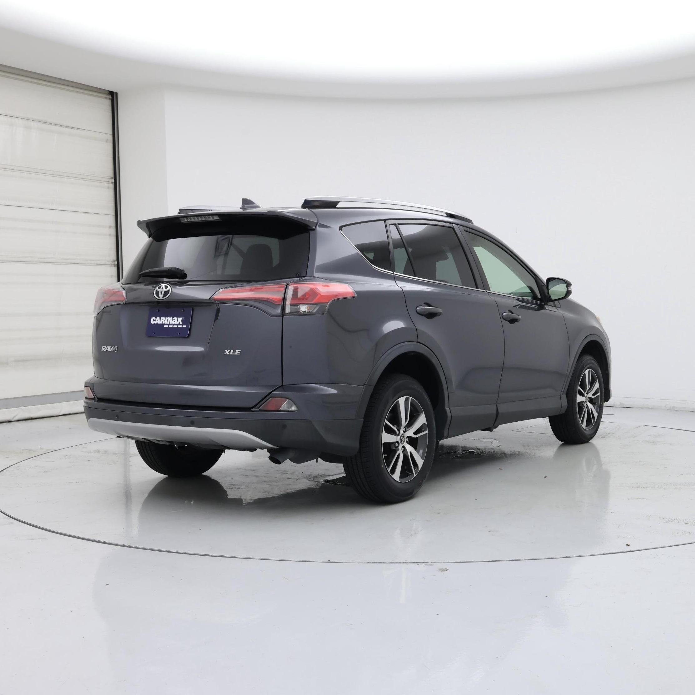 Thumbnail: 2018 Toyota RAV4 - 8