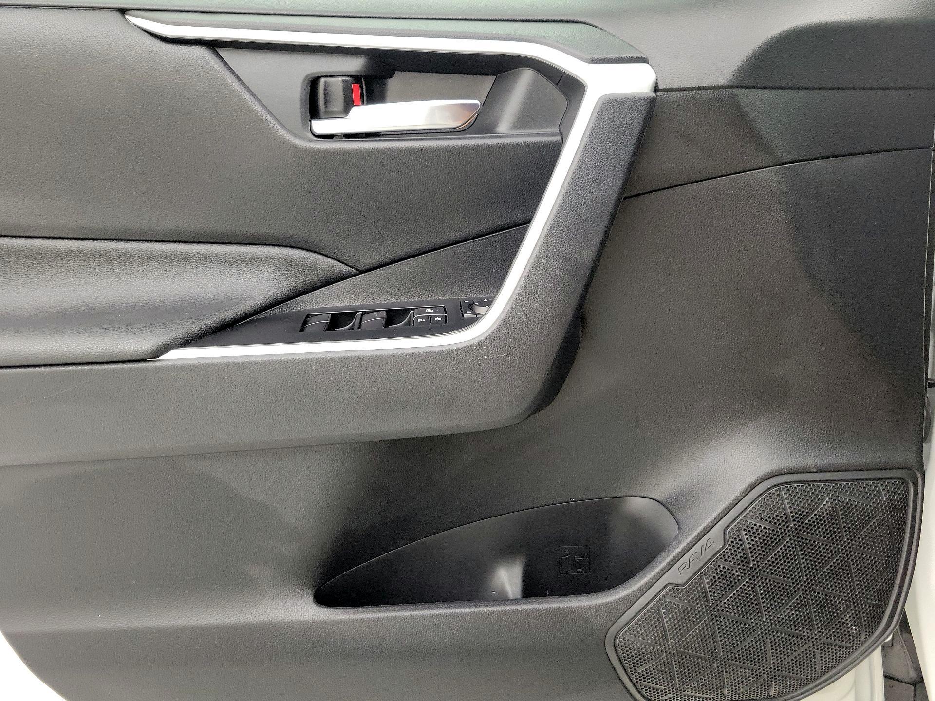 Thumbnail: 2019 Toyota RAV4 - 12