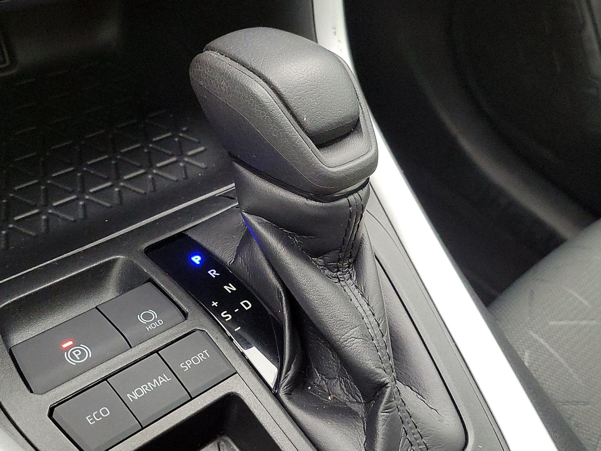 Thumbnail: 2019 Toyota RAV4 - 17