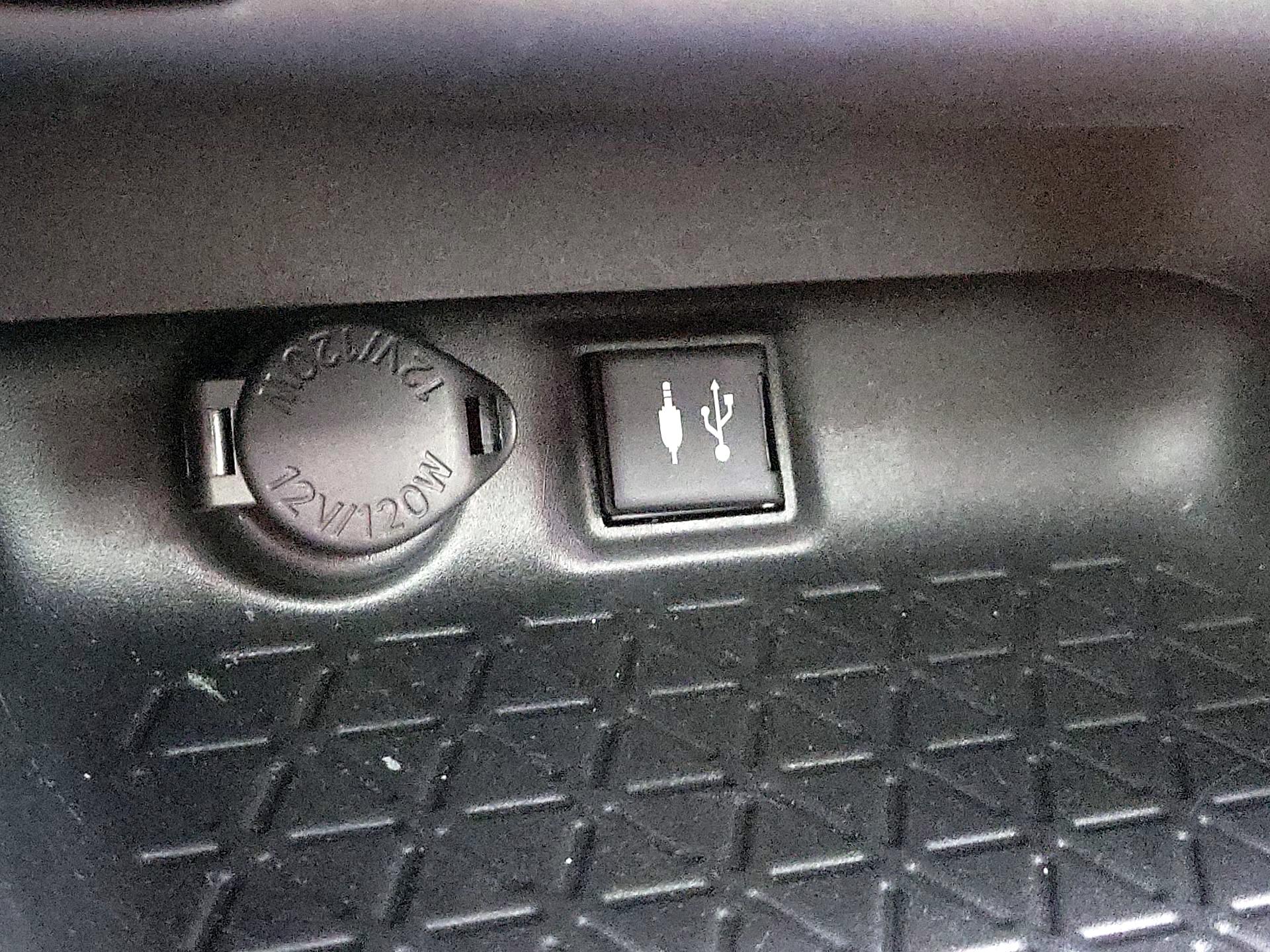 Thumbnail: 2019 Toyota RAV4 - 18