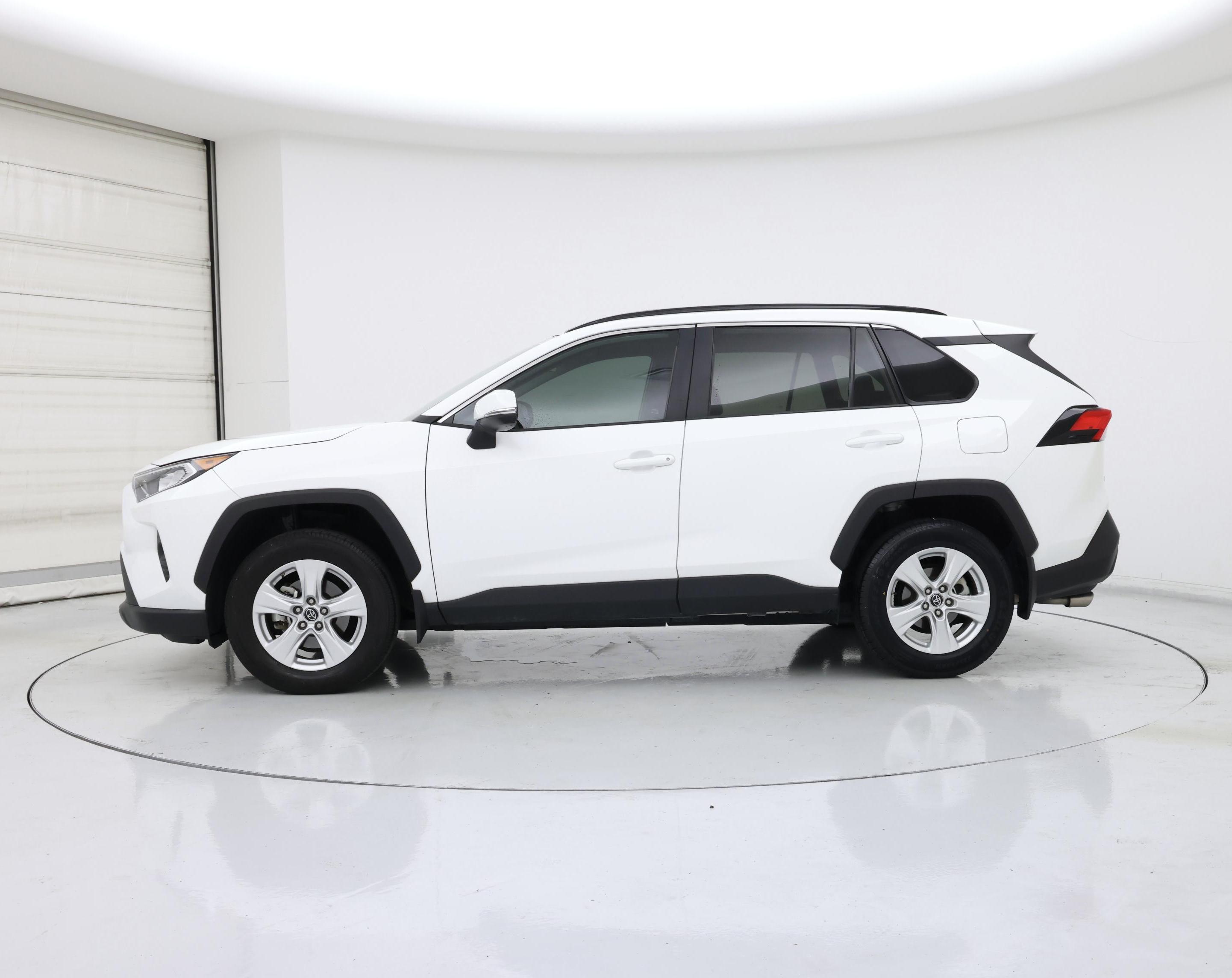 Thumbnail: 2019 Toyota RAV4 - 3
