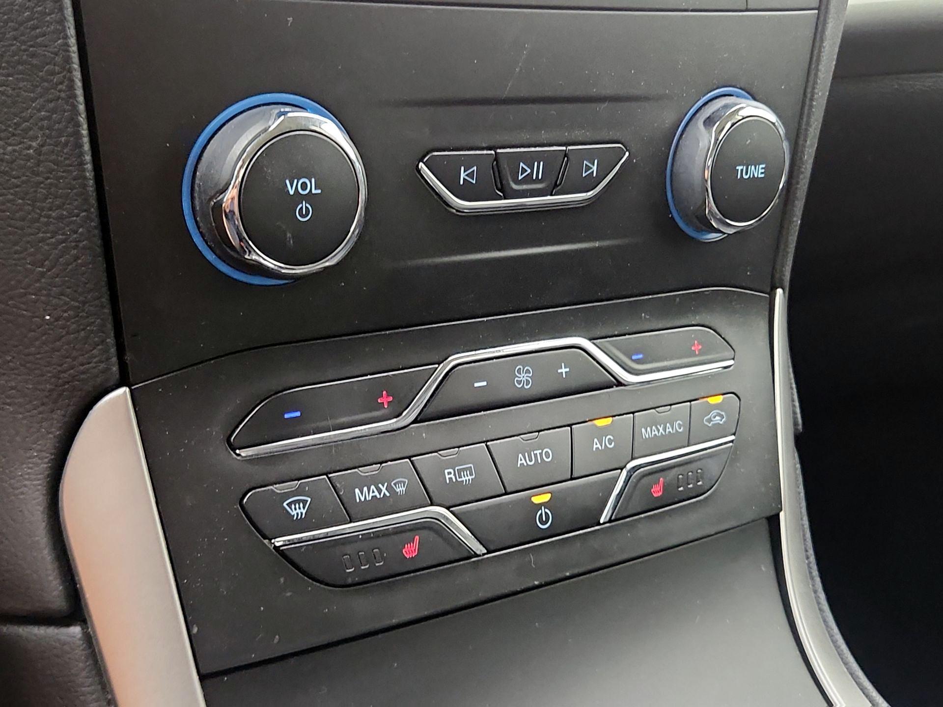 Thumbnail: 2019 Ford Edge - 16