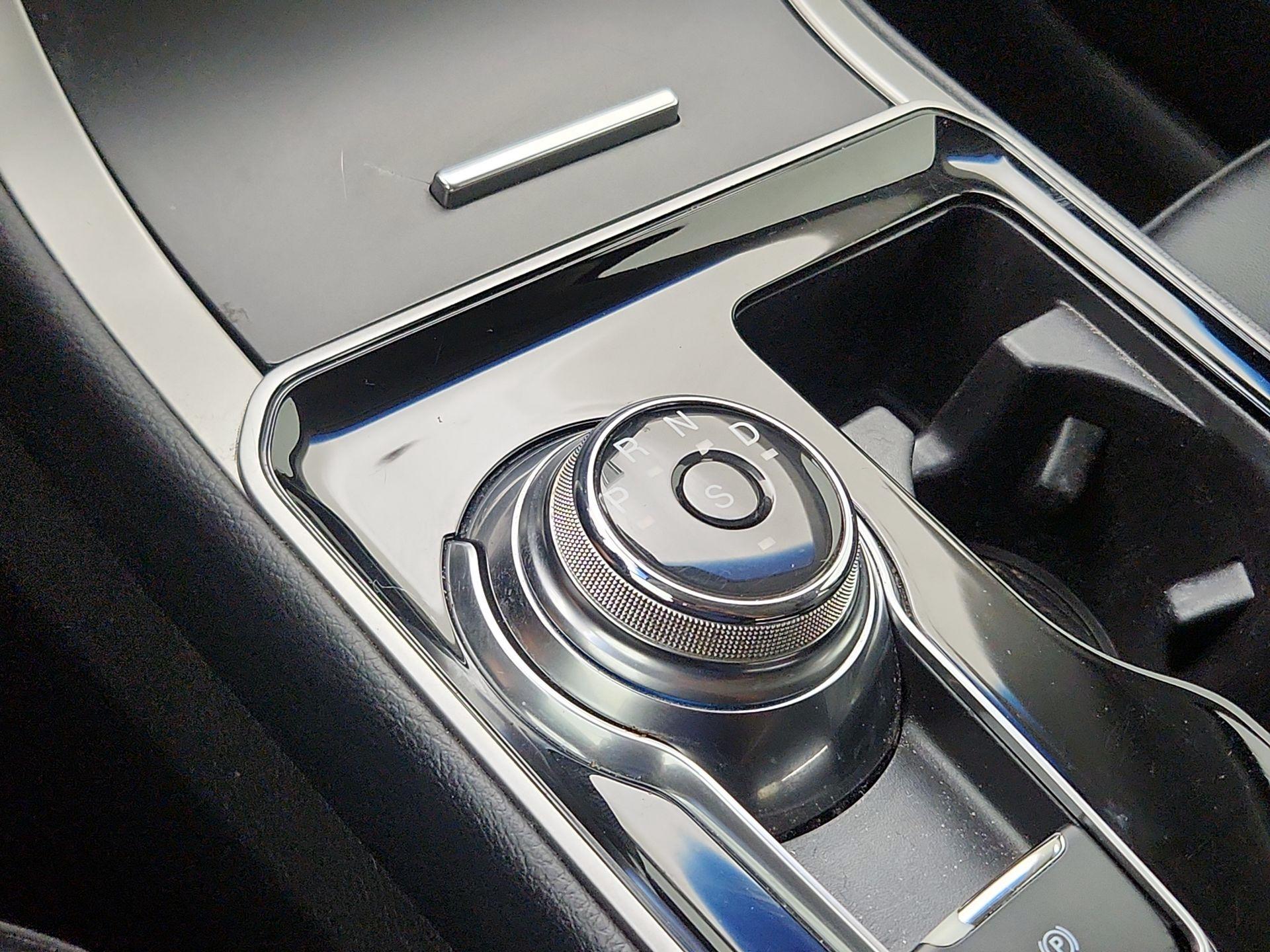 Thumbnail: 2019 Ford Edge - 17