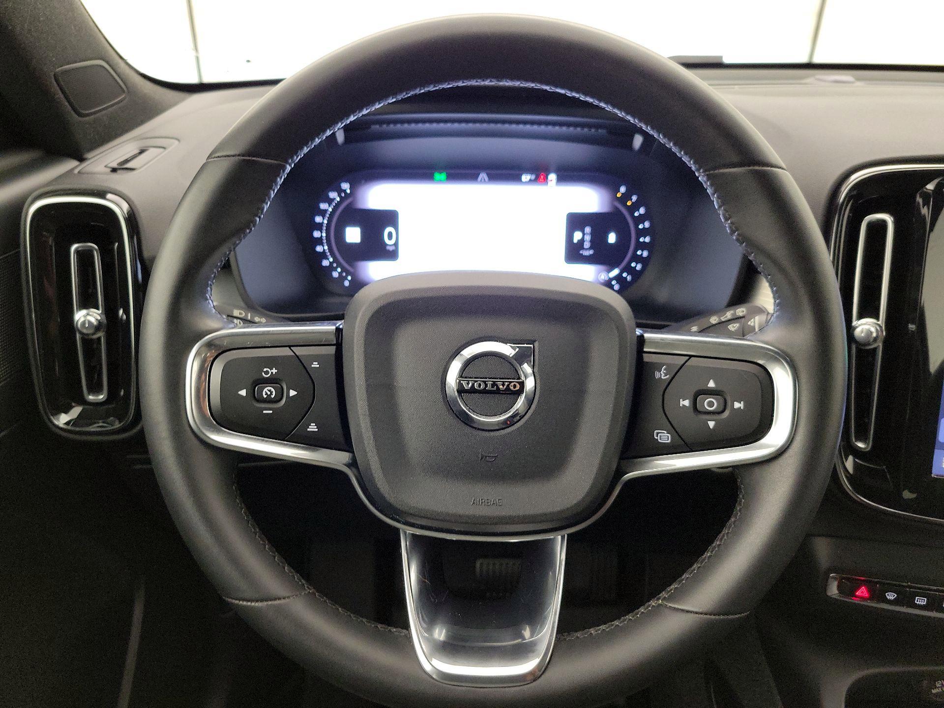 Thumbnail: 2024 Volvo XC40 - 10