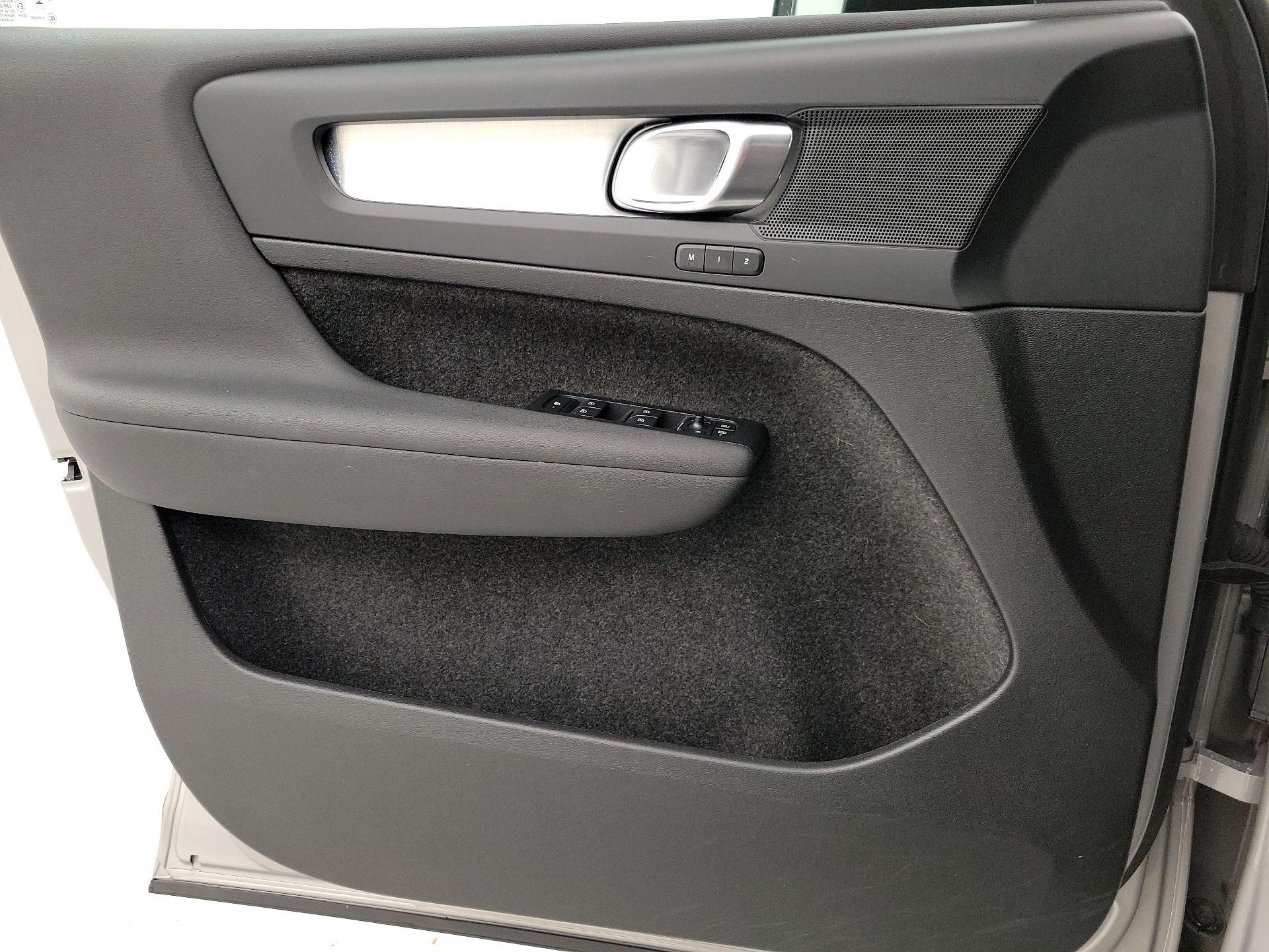 Thumbnail: 2024 Volvo XC40 - 12