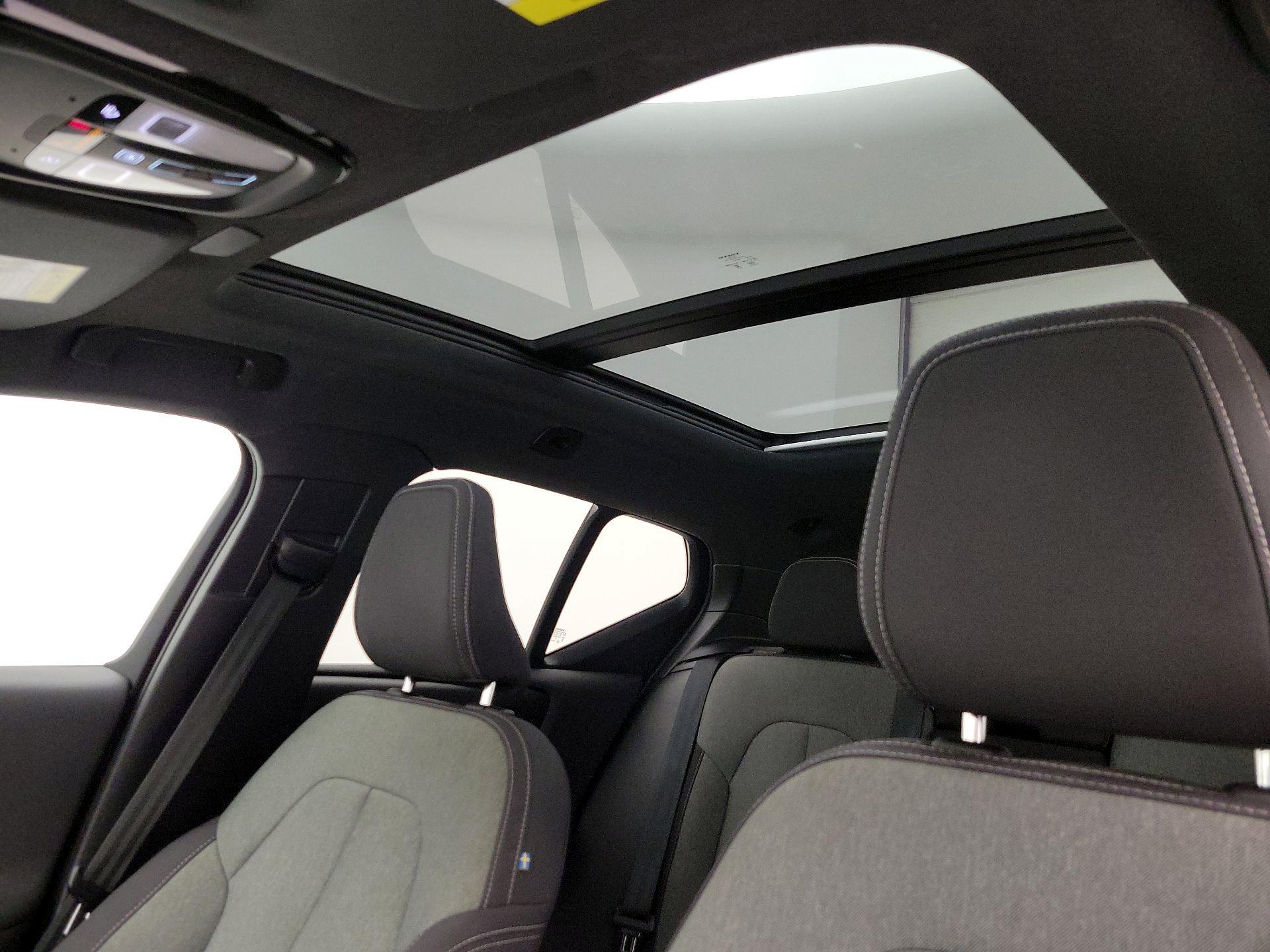 Thumbnail: 2024 Volvo XC40 - 19