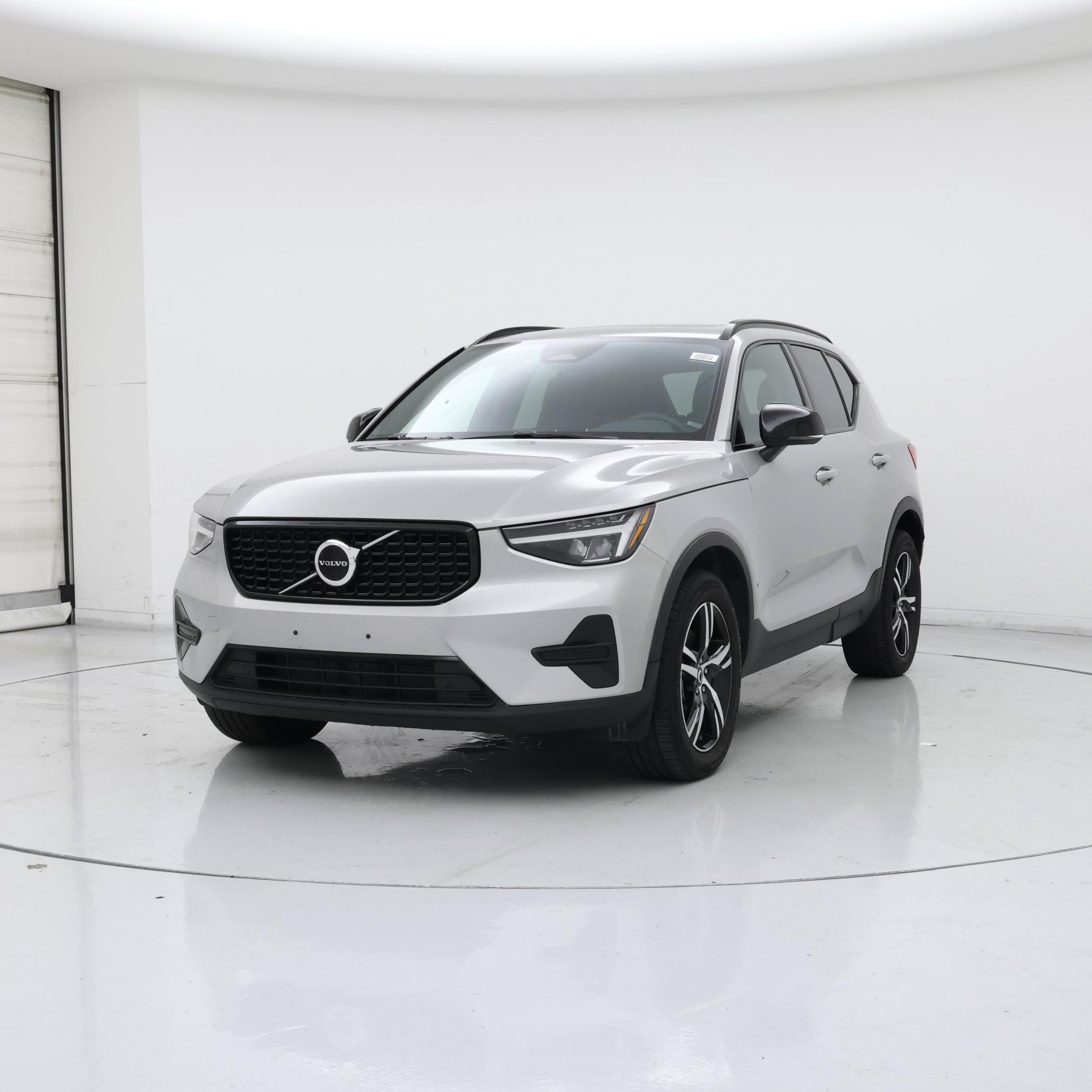 Thumbnail: 2024 Volvo XC40 - 4