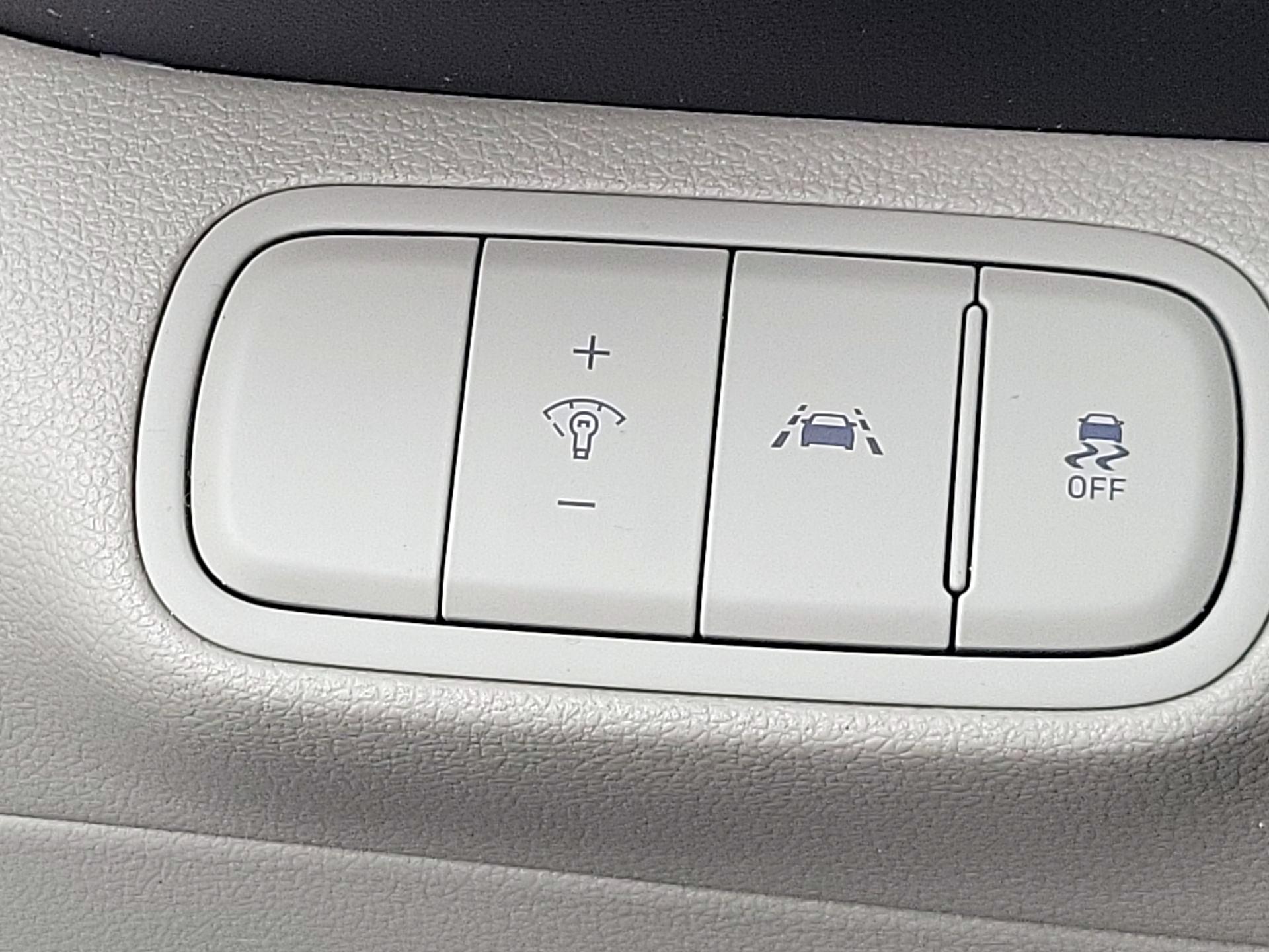 Thumbnail: 2020 Hyundai Venue - 13