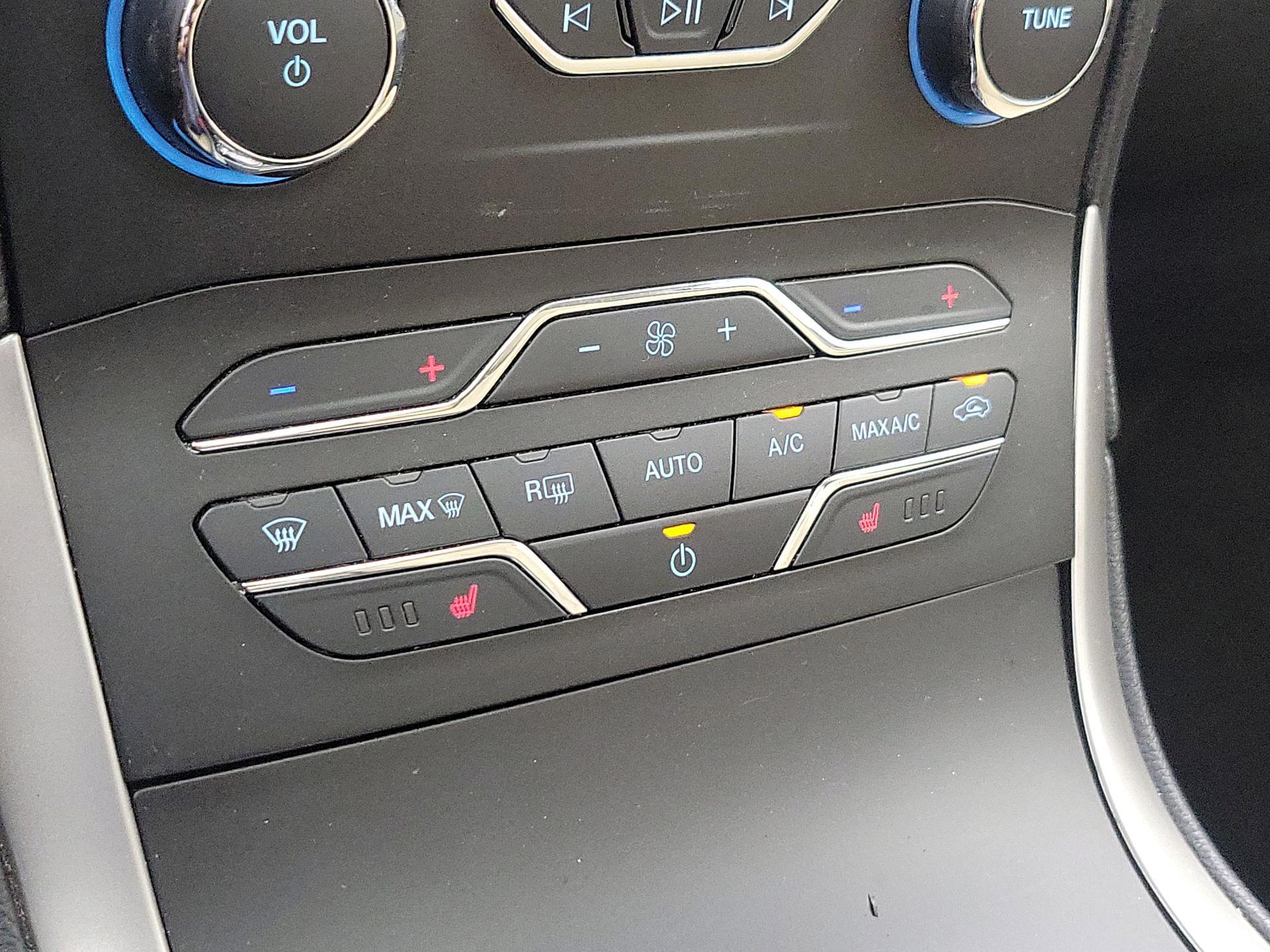 Thumbnail: 2019 Ford Edge - 17