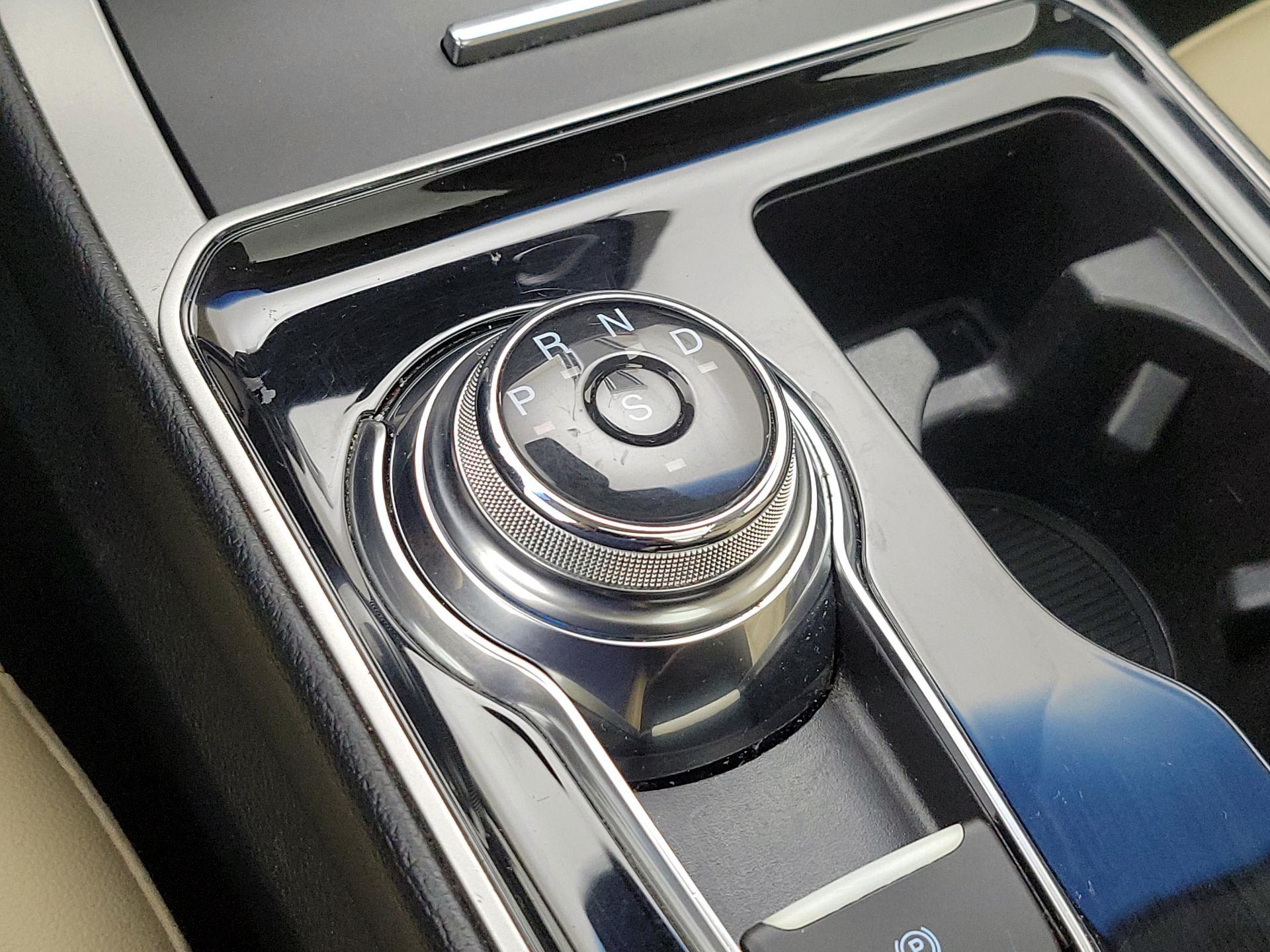 Thumbnail: 2019 Ford Edge - 18