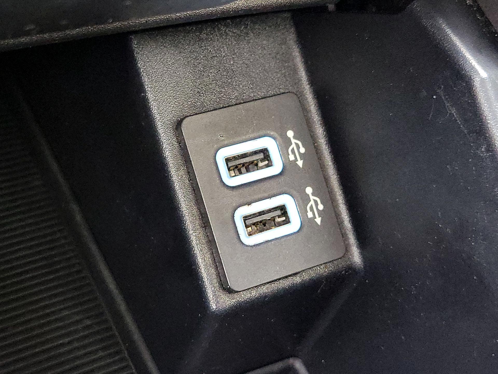 Thumbnail: 2019 Ford Edge - 19