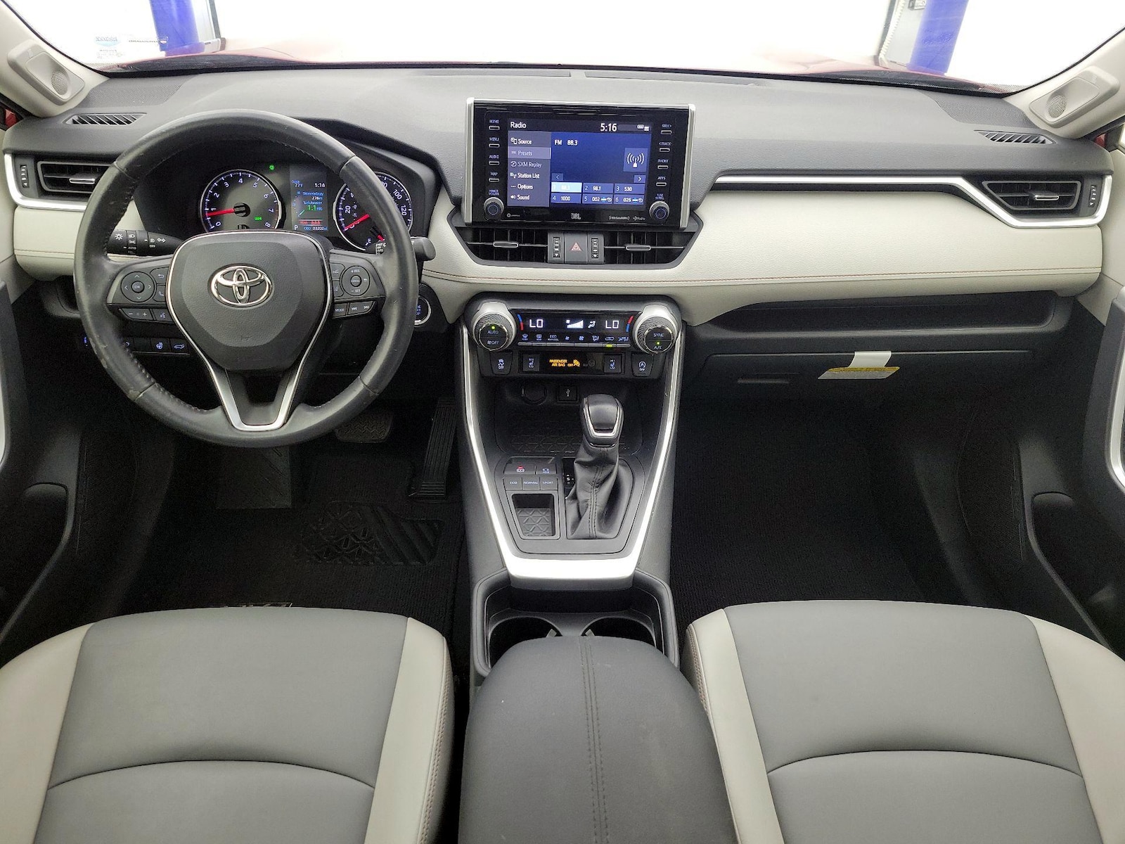 2021 Toyota RAV4 XLE Premium - Photo 10