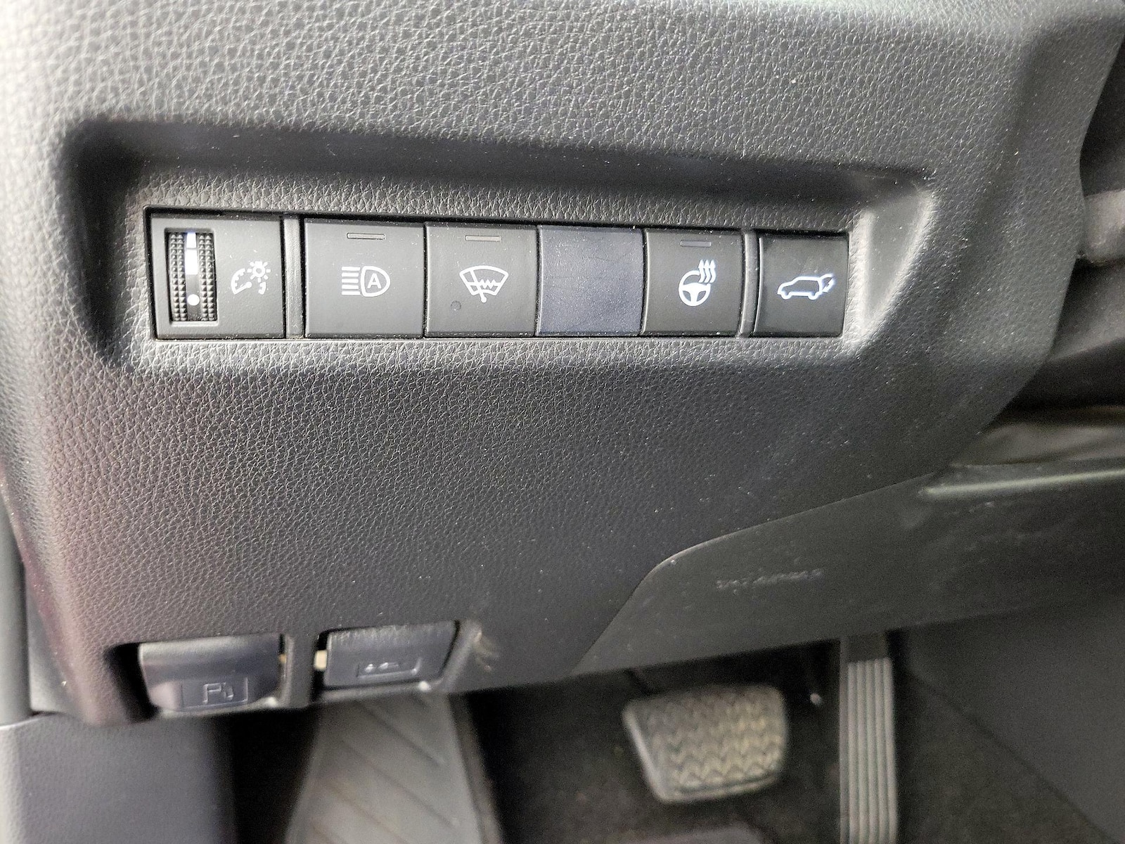 2021 Toyota RAV4 XLE Premium - Photo 14