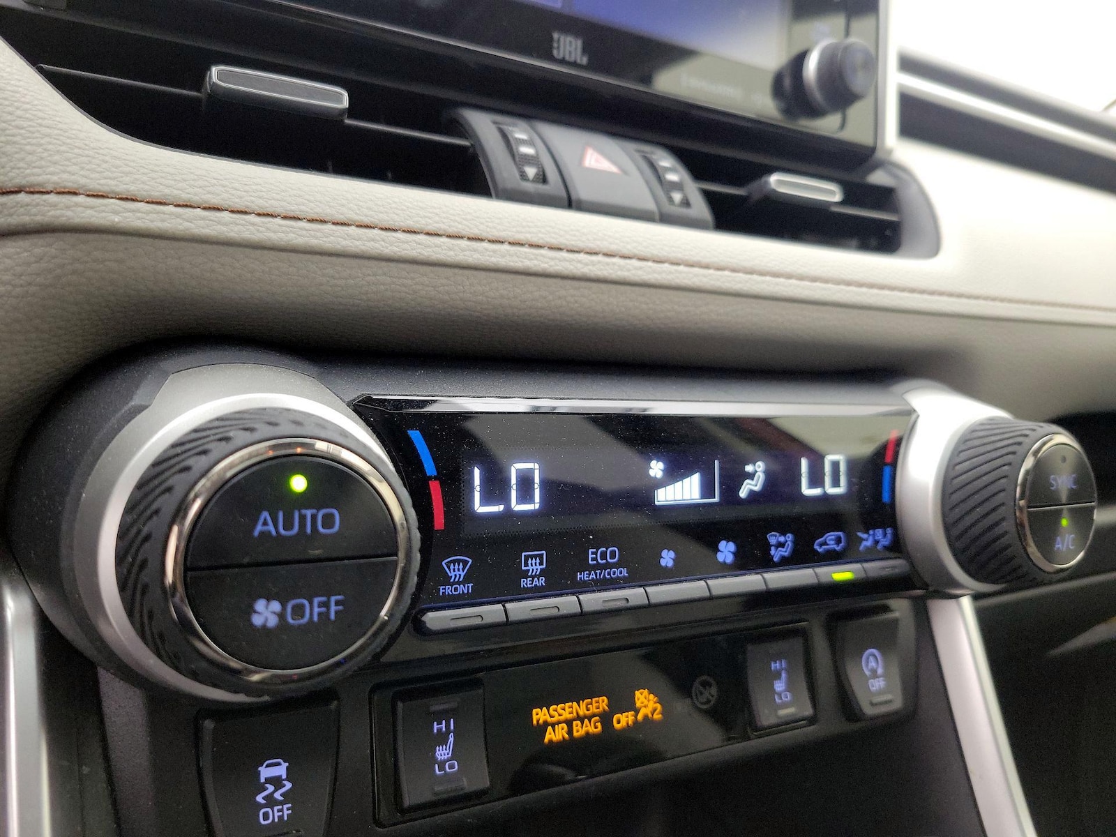 2021 Toyota RAV4 XLE Premium - Photo 17