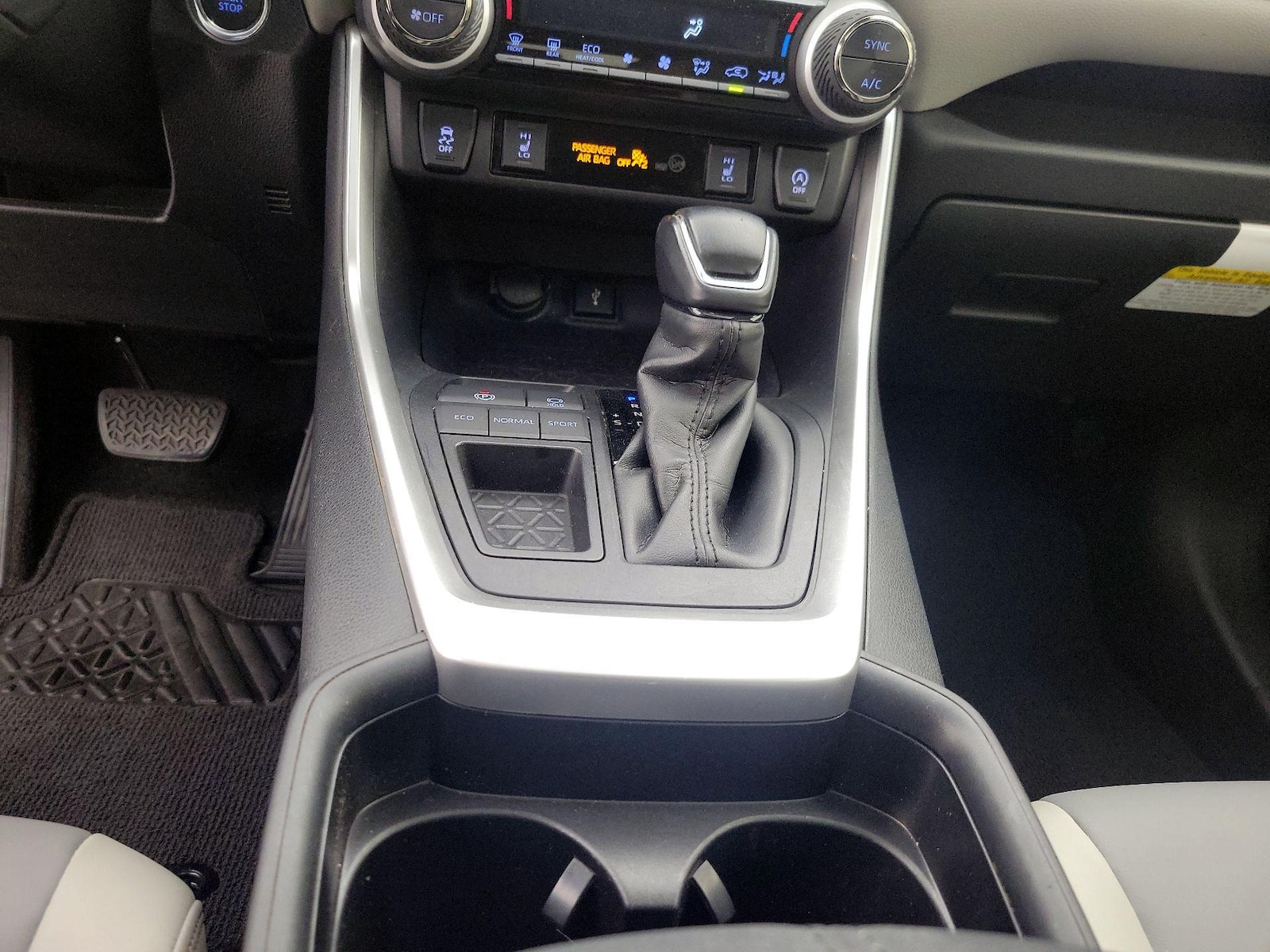 2021 Toyota RAV4 XLE Premium - Photo 18