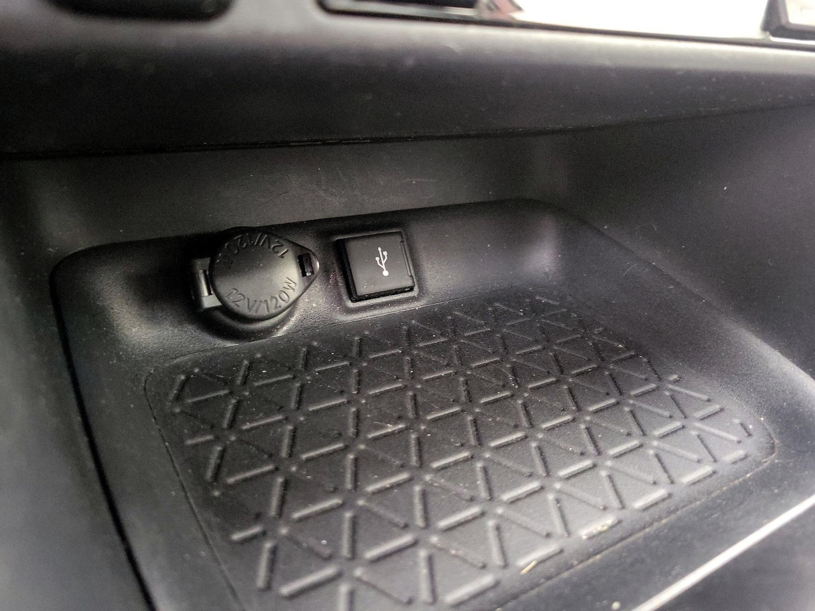 2021 Toyota RAV4 XLE Premium - Photo 19