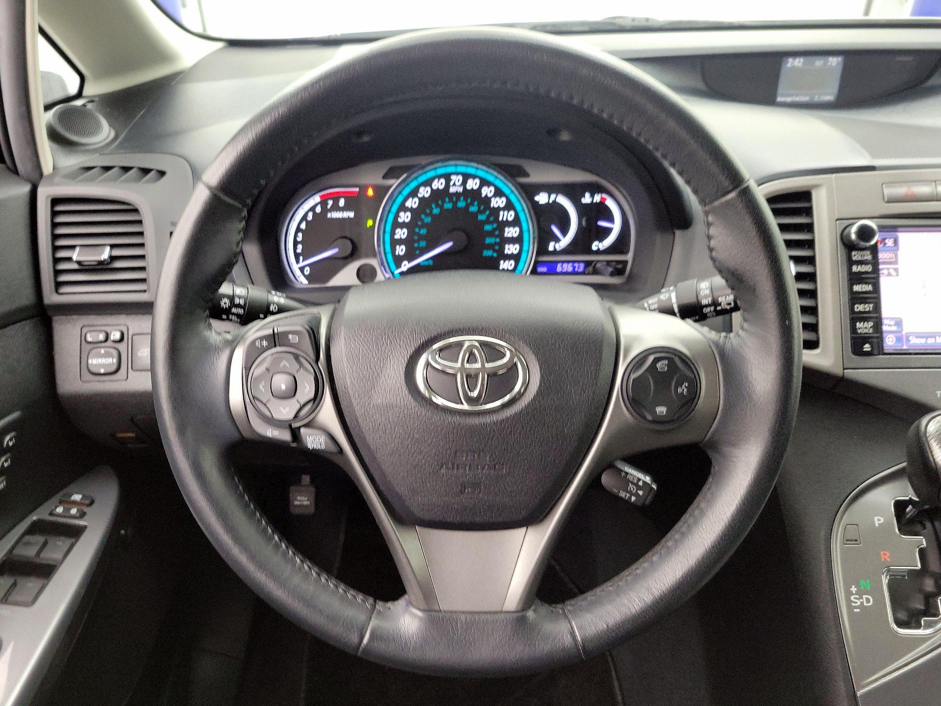 Thumbnail: 2014 Toyota Venza - 10