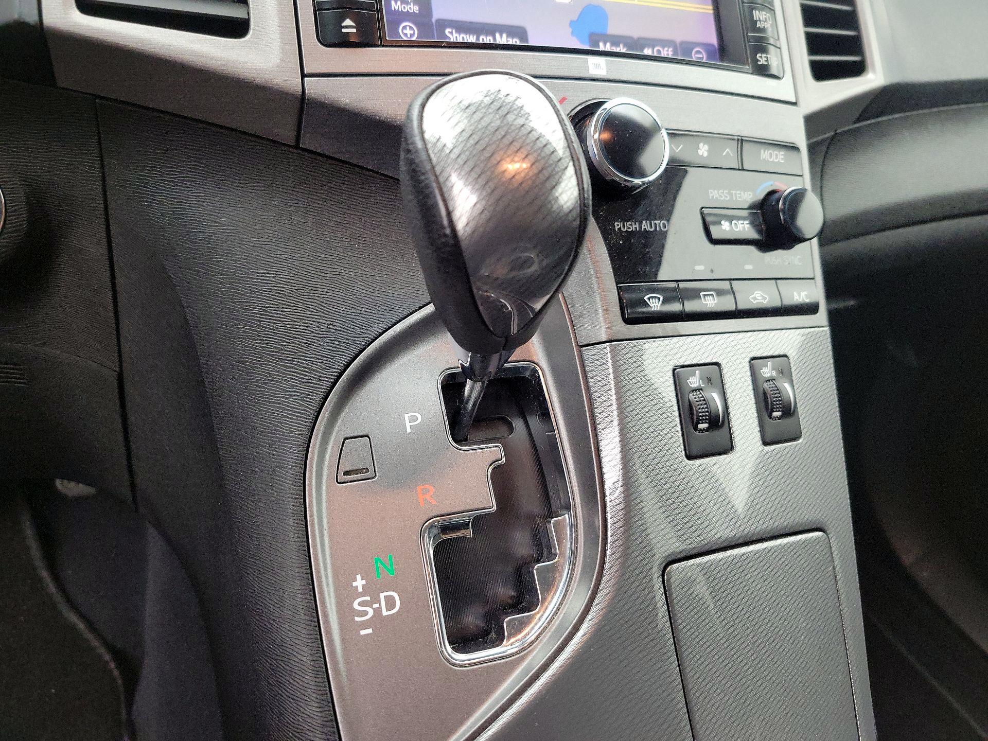 Thumbnail: 2014 Toyota Venza - 18