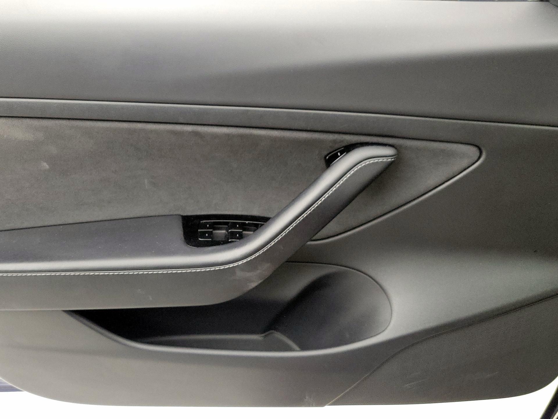 Thumbnail: 2020 Tesla Model 3 - 12