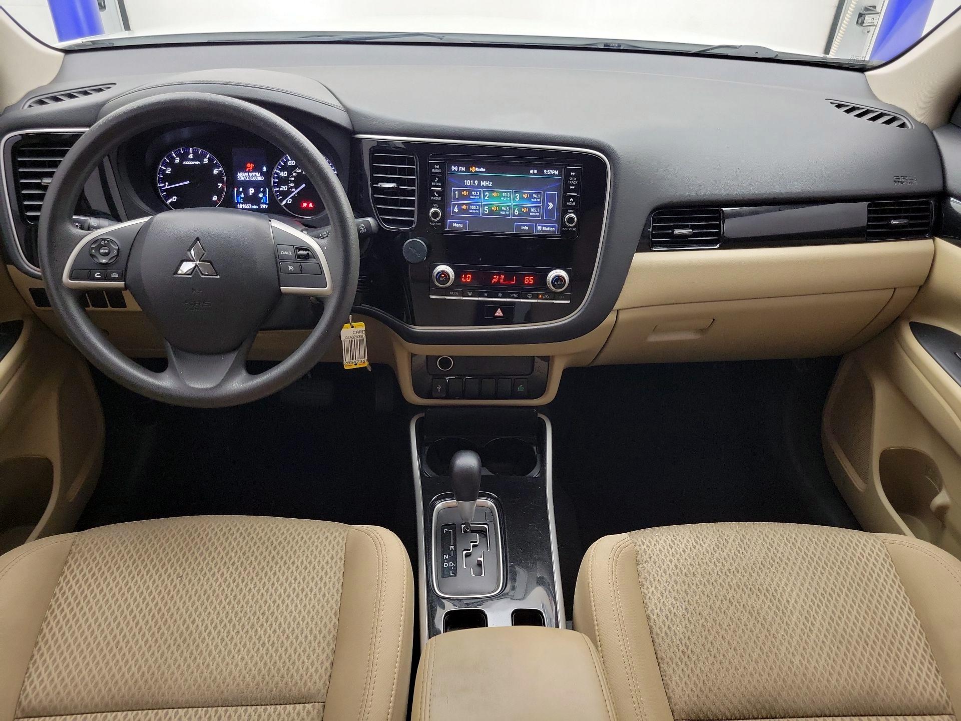 Thumbnail: 2020 Mitsubishi Outlander - 9