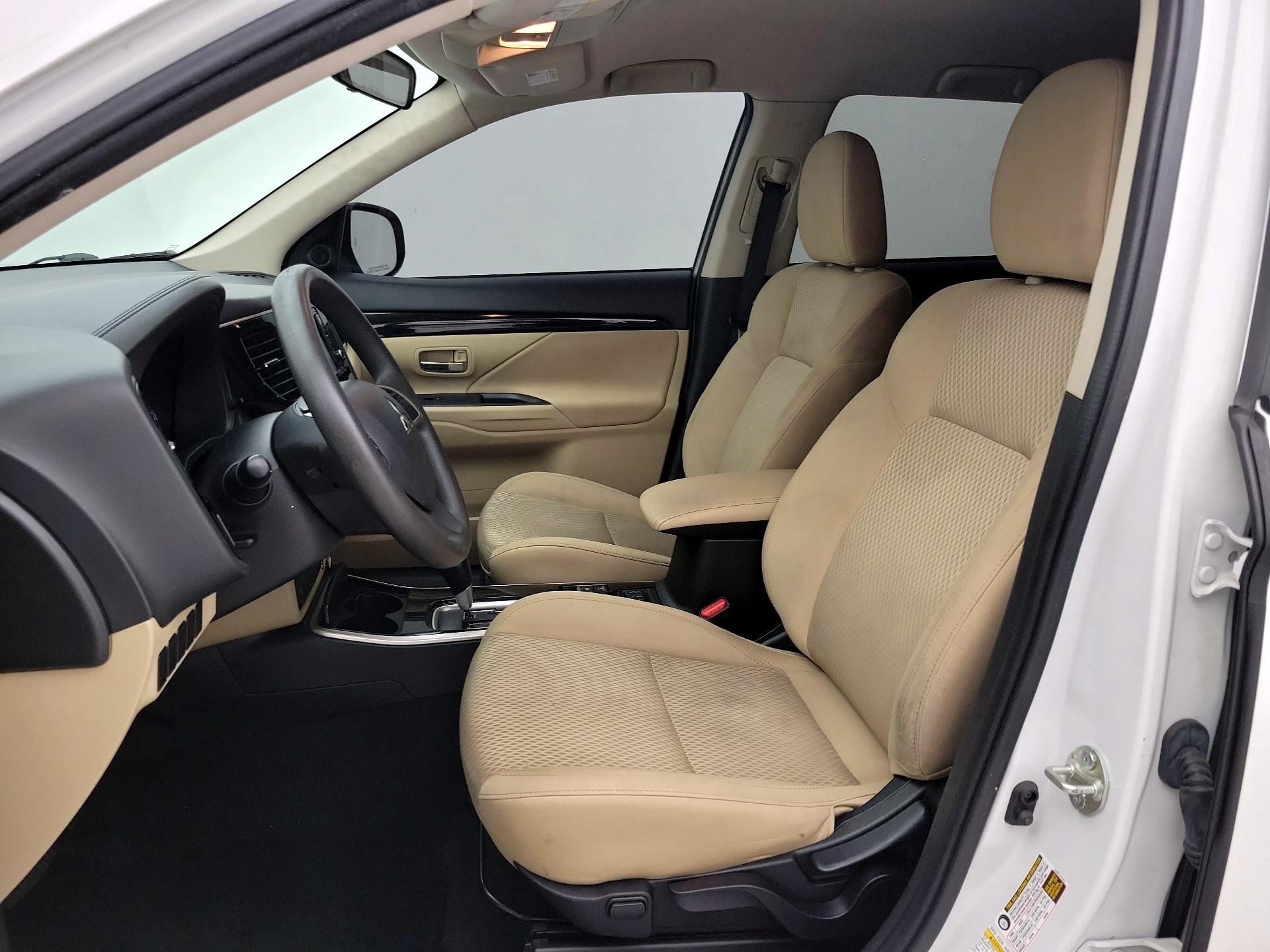 Thumbnail: 2020 Mitsubishi Outlander - 11