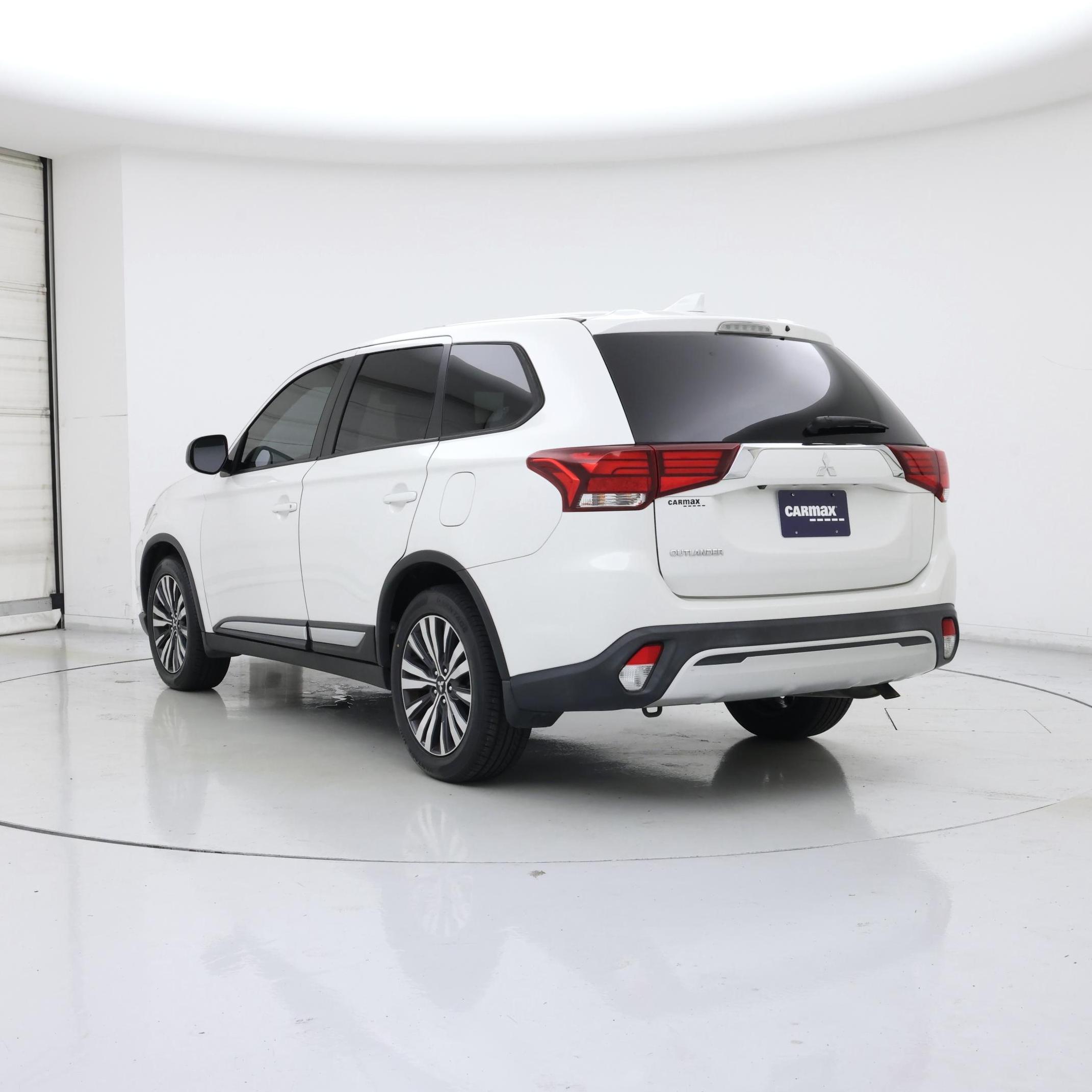 Thumbnail: 2020 Mitsubishi Outlander - 2